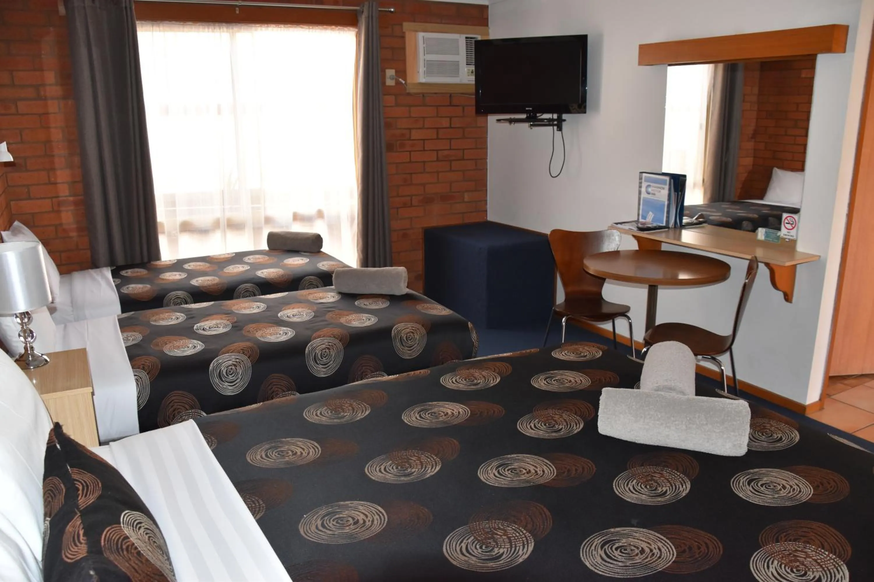 Bed in Shannon Motor Inn