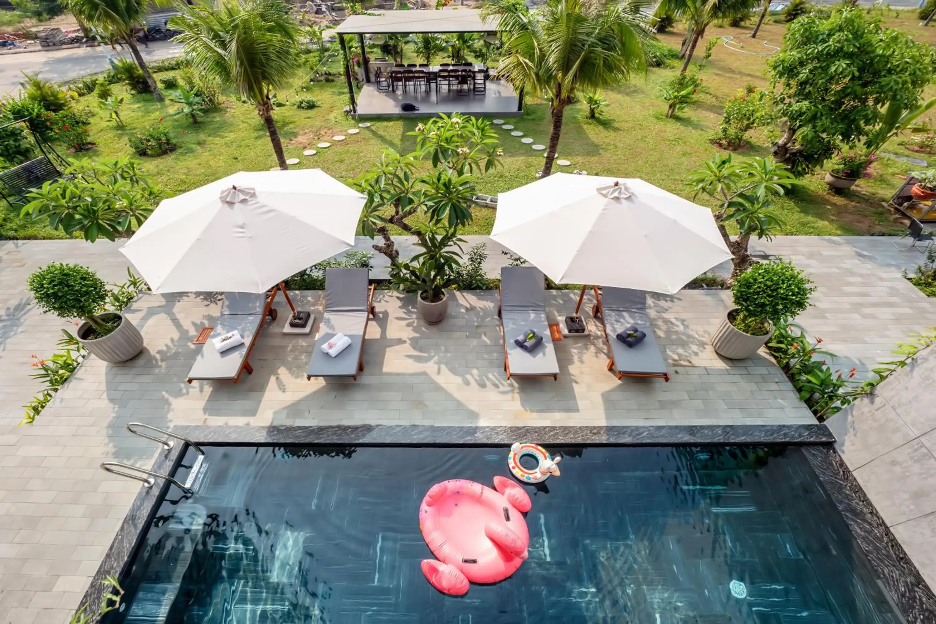 Pool view in Dương Villa Pool view in Dương Villa