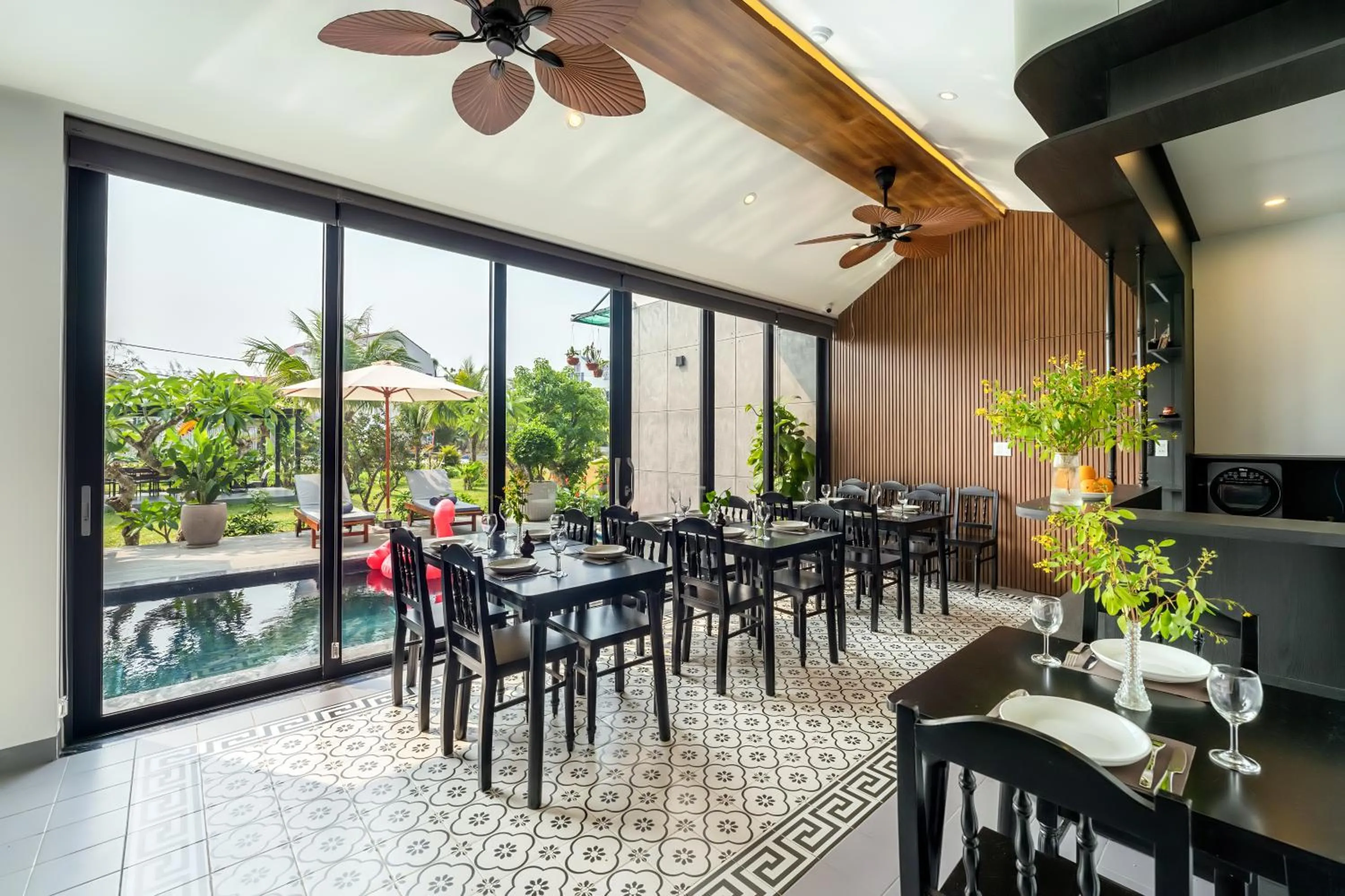 Restaurant/places to eat in Dương Villa