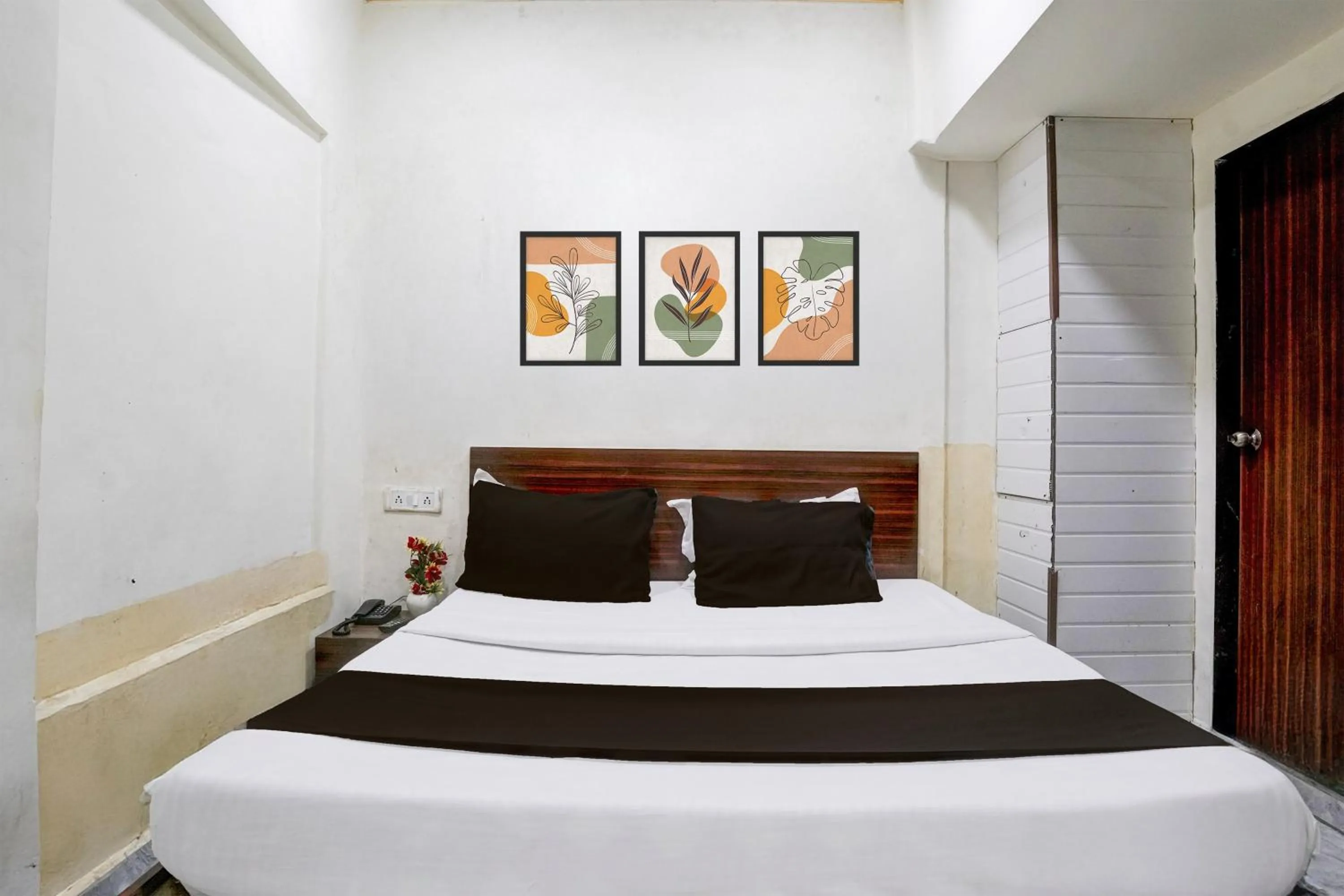 Bedroom, Bed in Hotel O Grand Villa