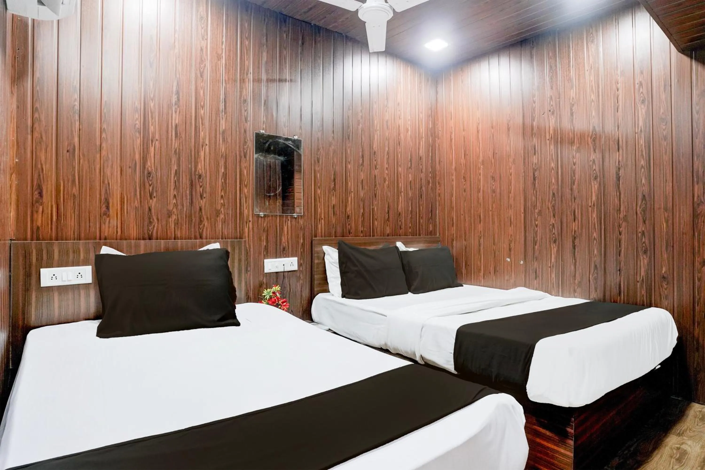 Bedroom, Bed in Hotel O Grand Villa