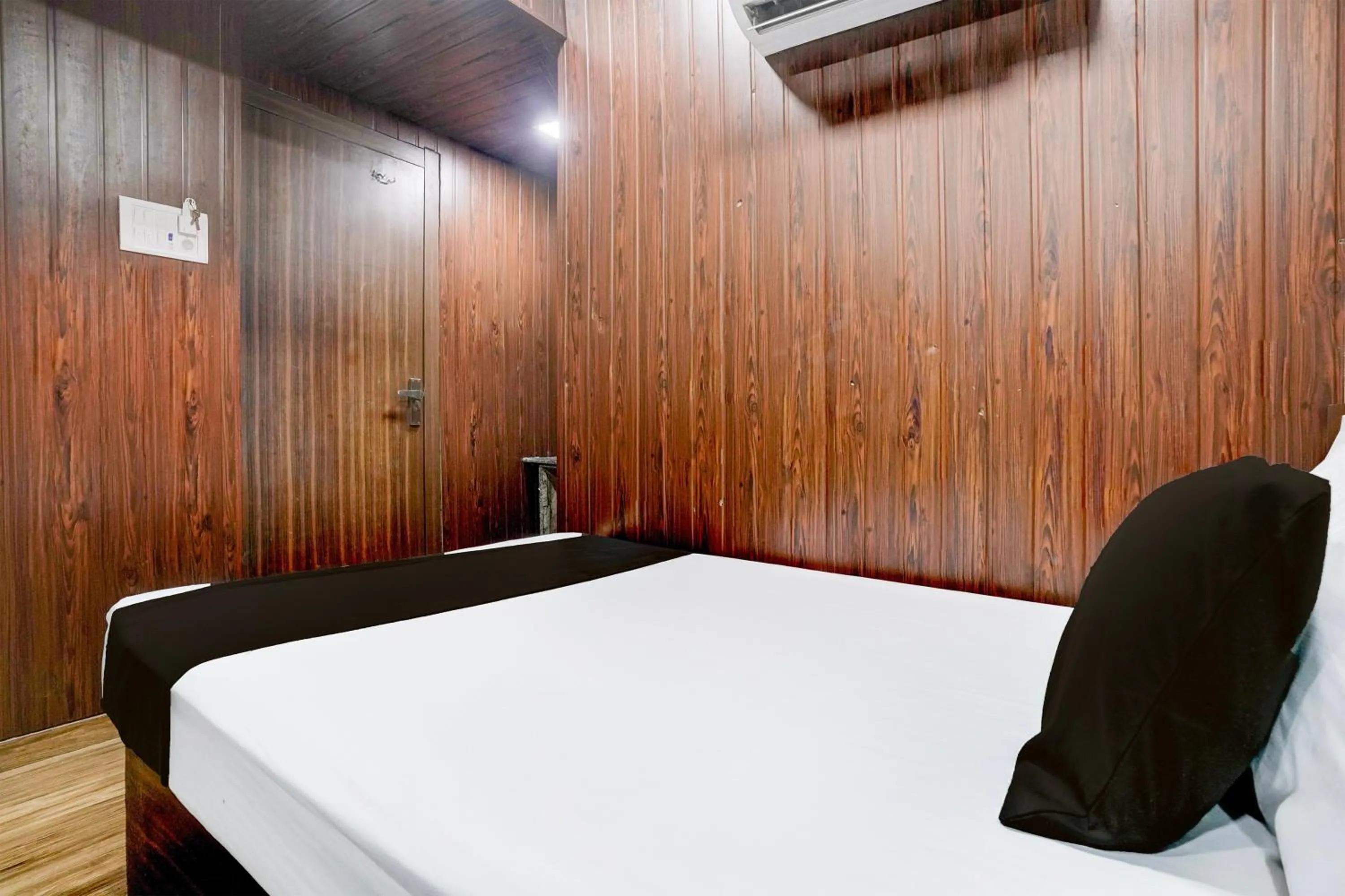 Bedroom, Bed in Hotel O Grand Villa