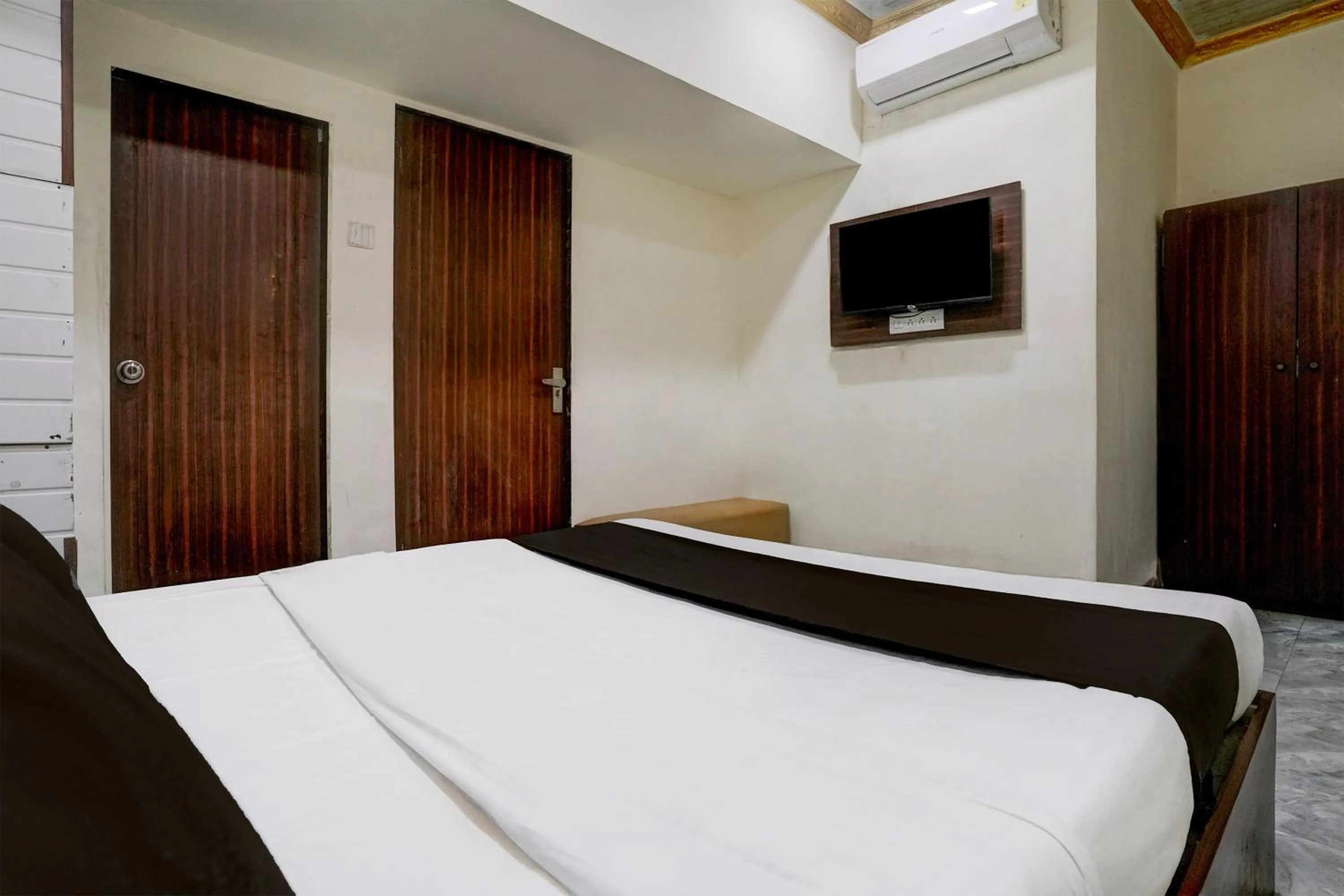 Bedroom, Bed in Hotel O Grand Villa