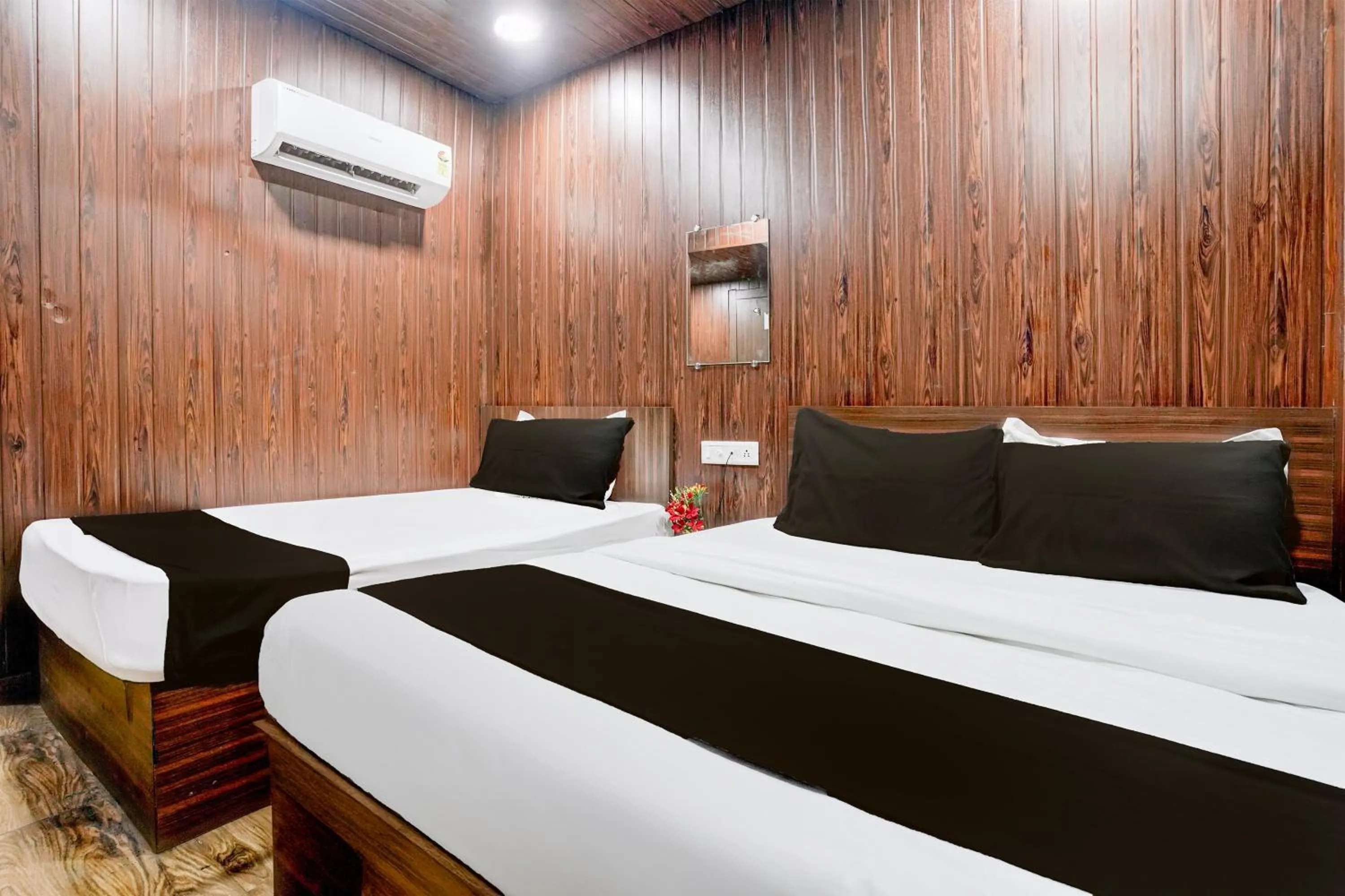 Bedroom, Bed in Hotel O Grand Villa