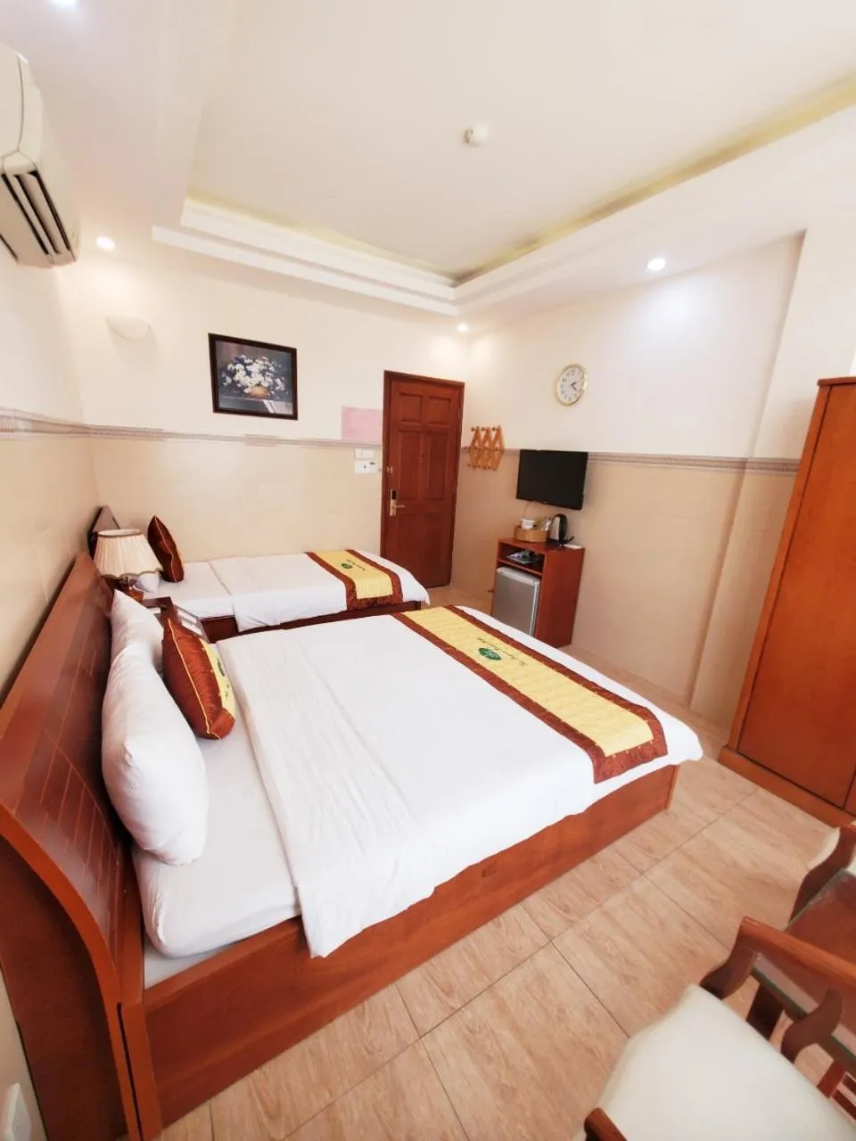 Photo of the whole room, Bed in Thanh An Hotel