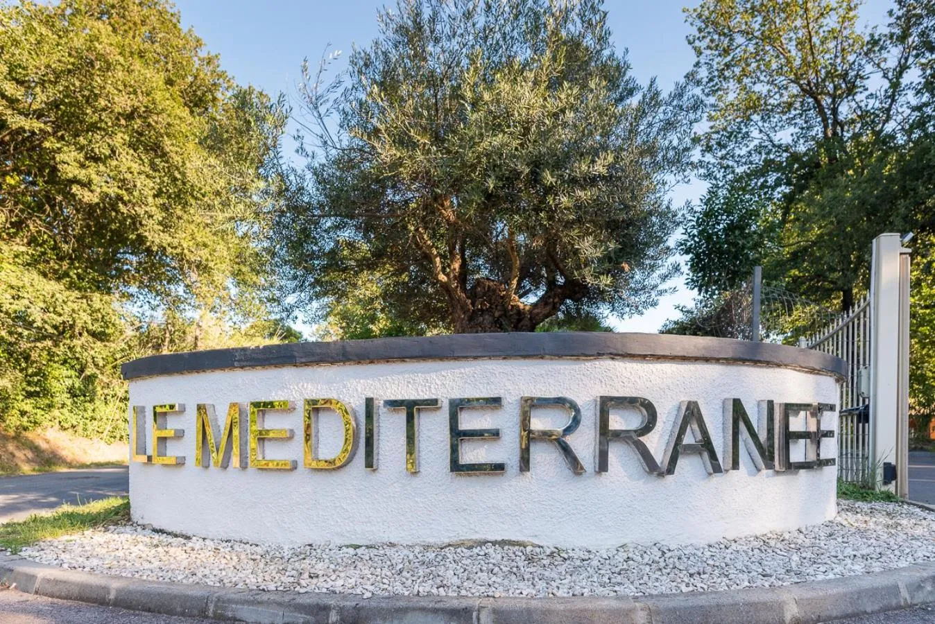 Facade/entrance in L'Hôtel du Méditerranée