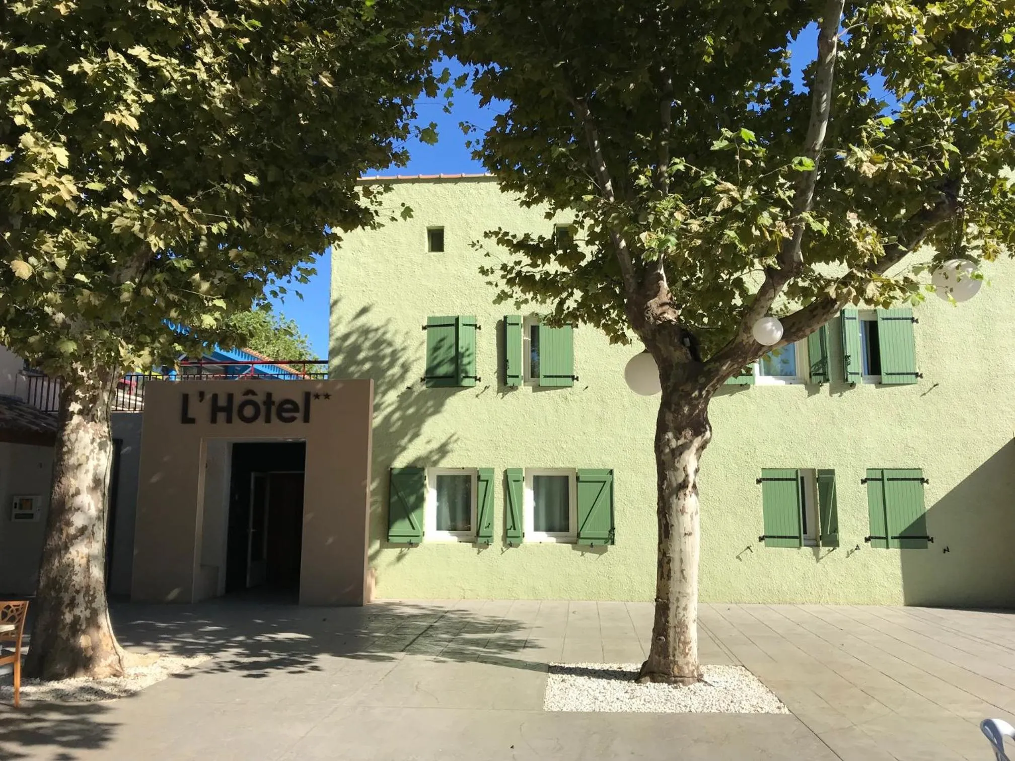Facade/entrance in L'Hôtel du Méditerranée