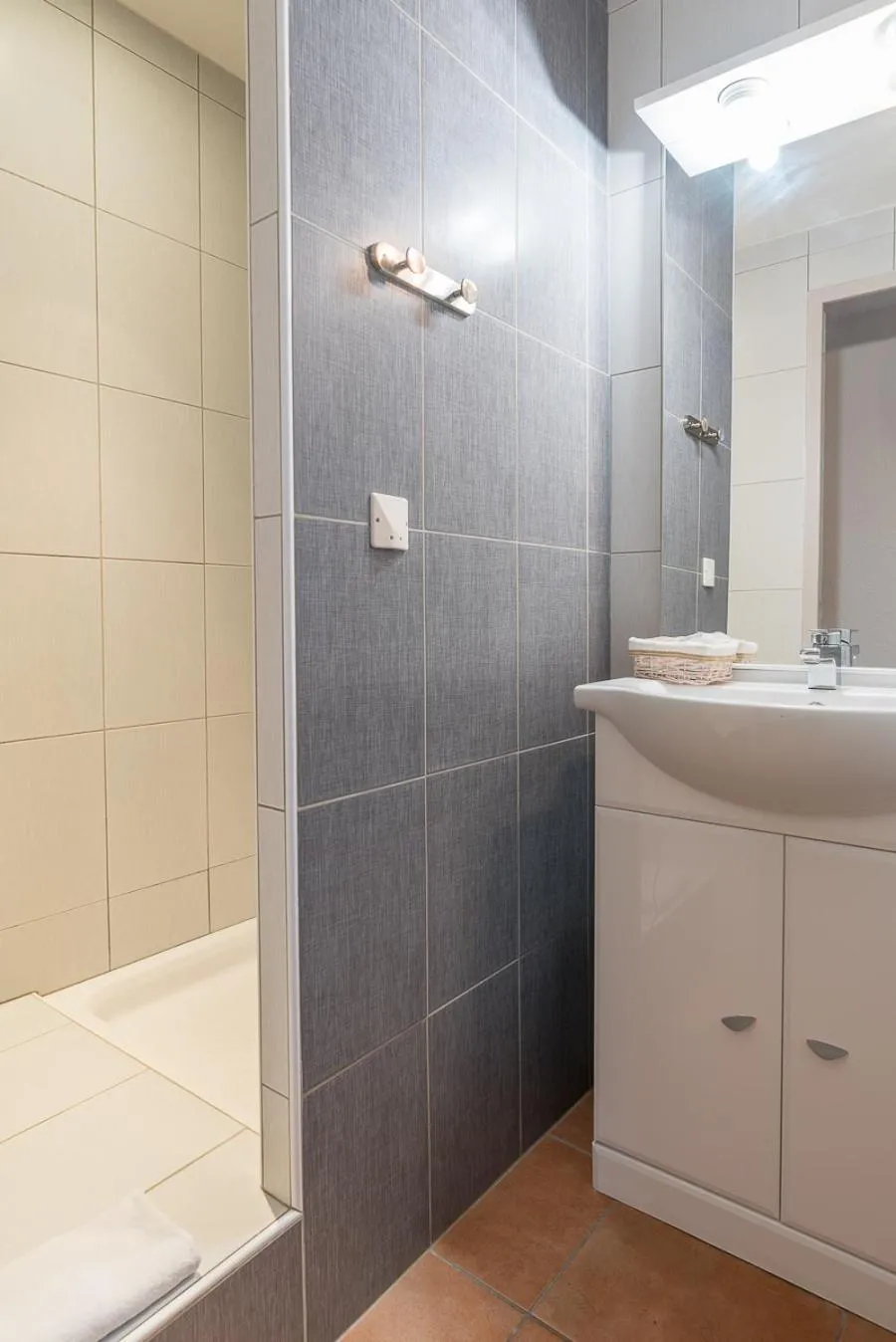 Bathroom in L'Hôtel du Méditerranée