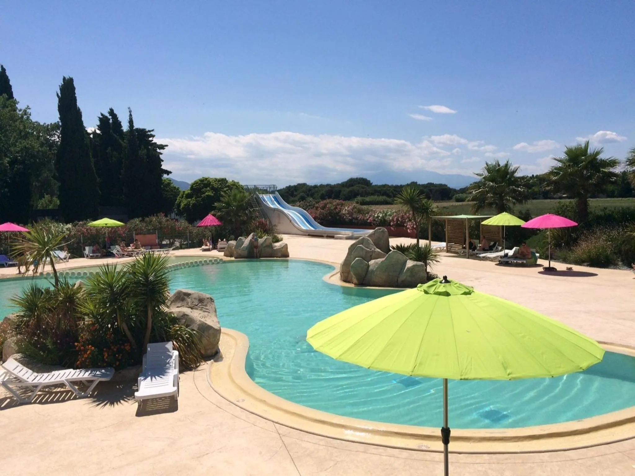 Swimming pool in L'Hôtel du Méditerranée