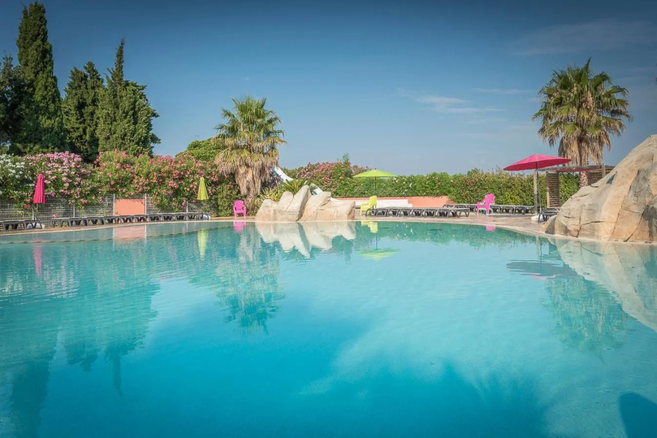 Swimming pool in L'Hôtel du Méditerranée