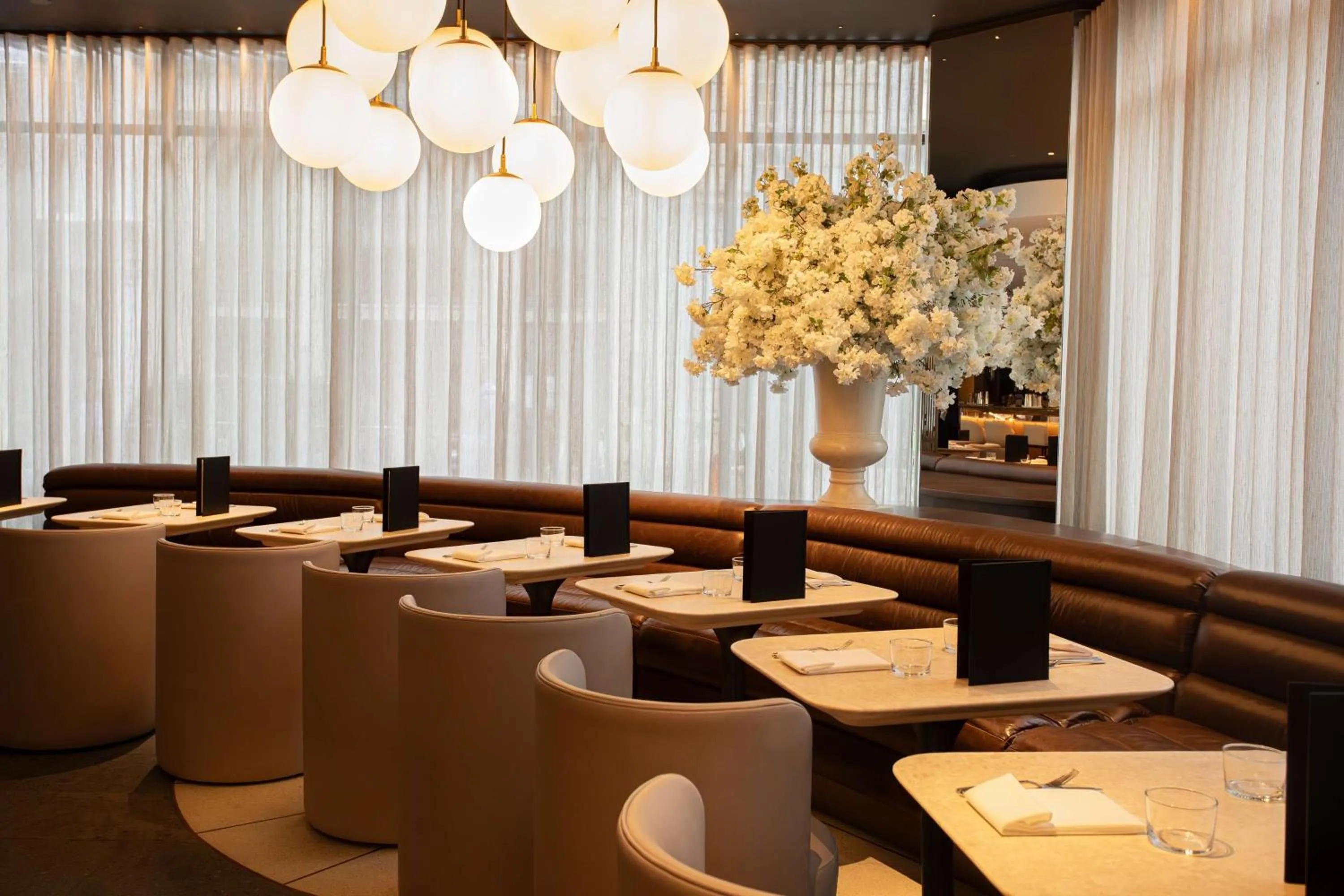 Lounge or bar in The May Fair, A Radisson Collection Hotel, Mayfair London