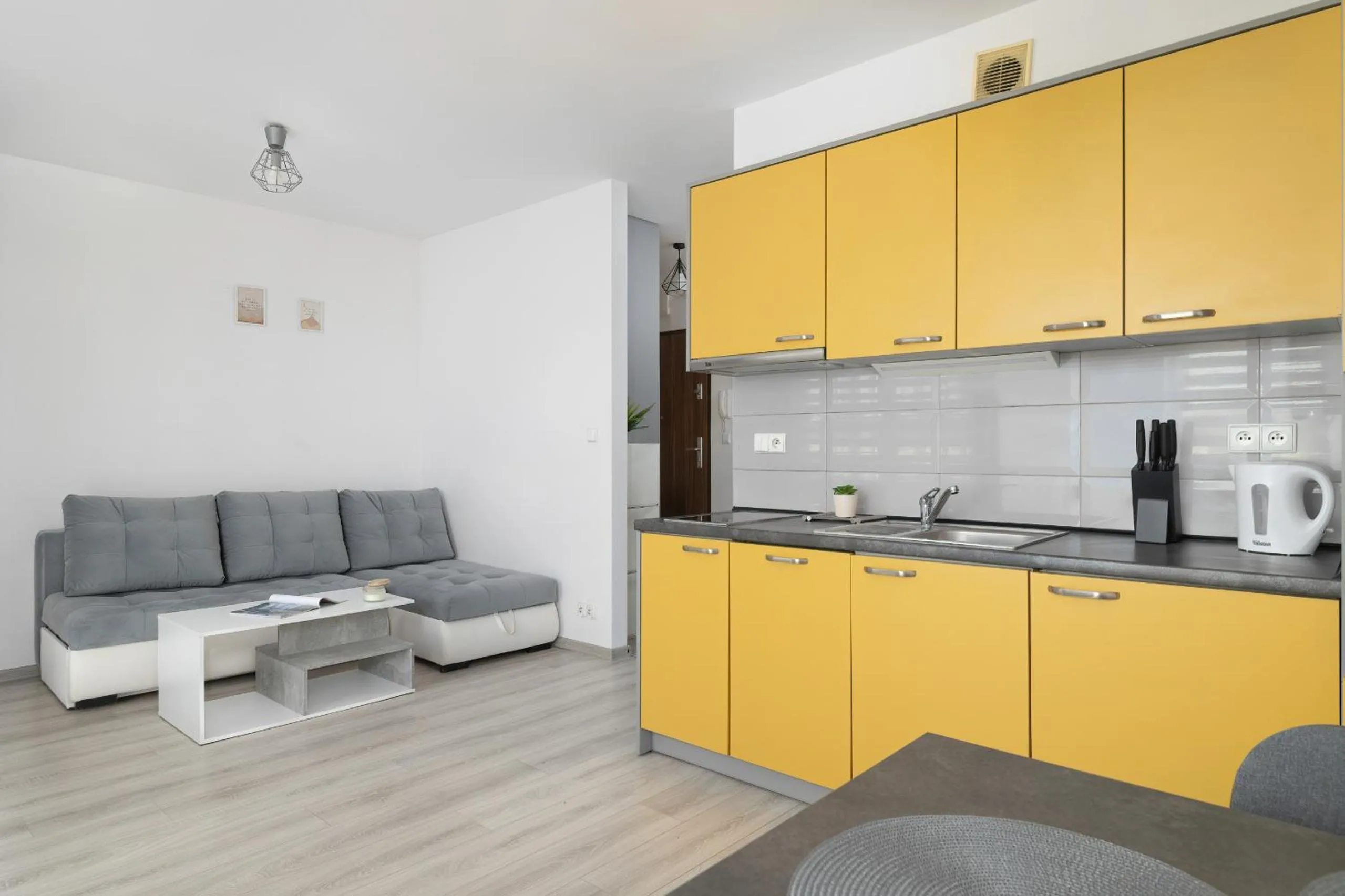 Bażantów Studio with Balcony Katowice by Noclegi Renters