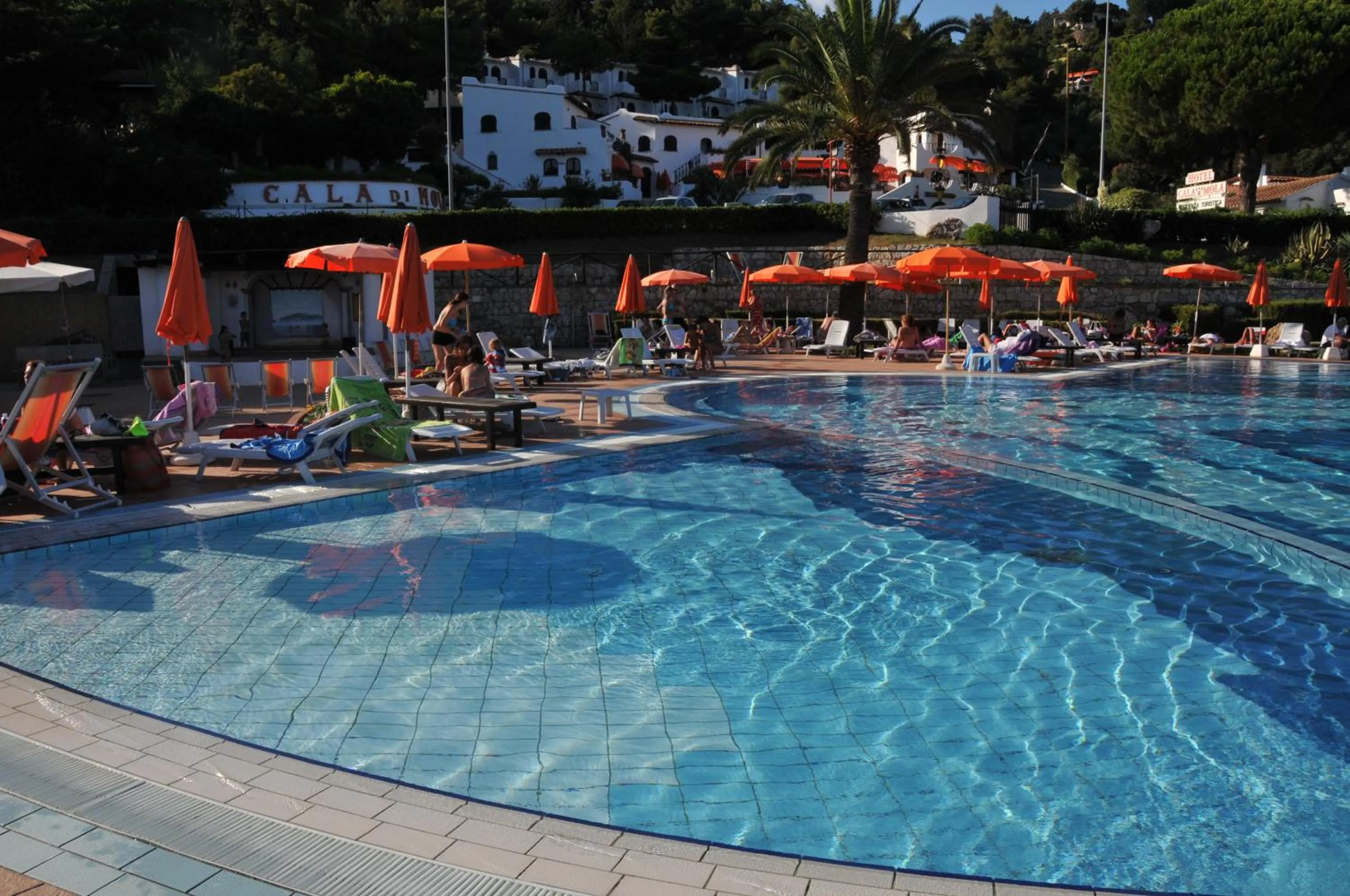 People in Hotel Cala di Mola
