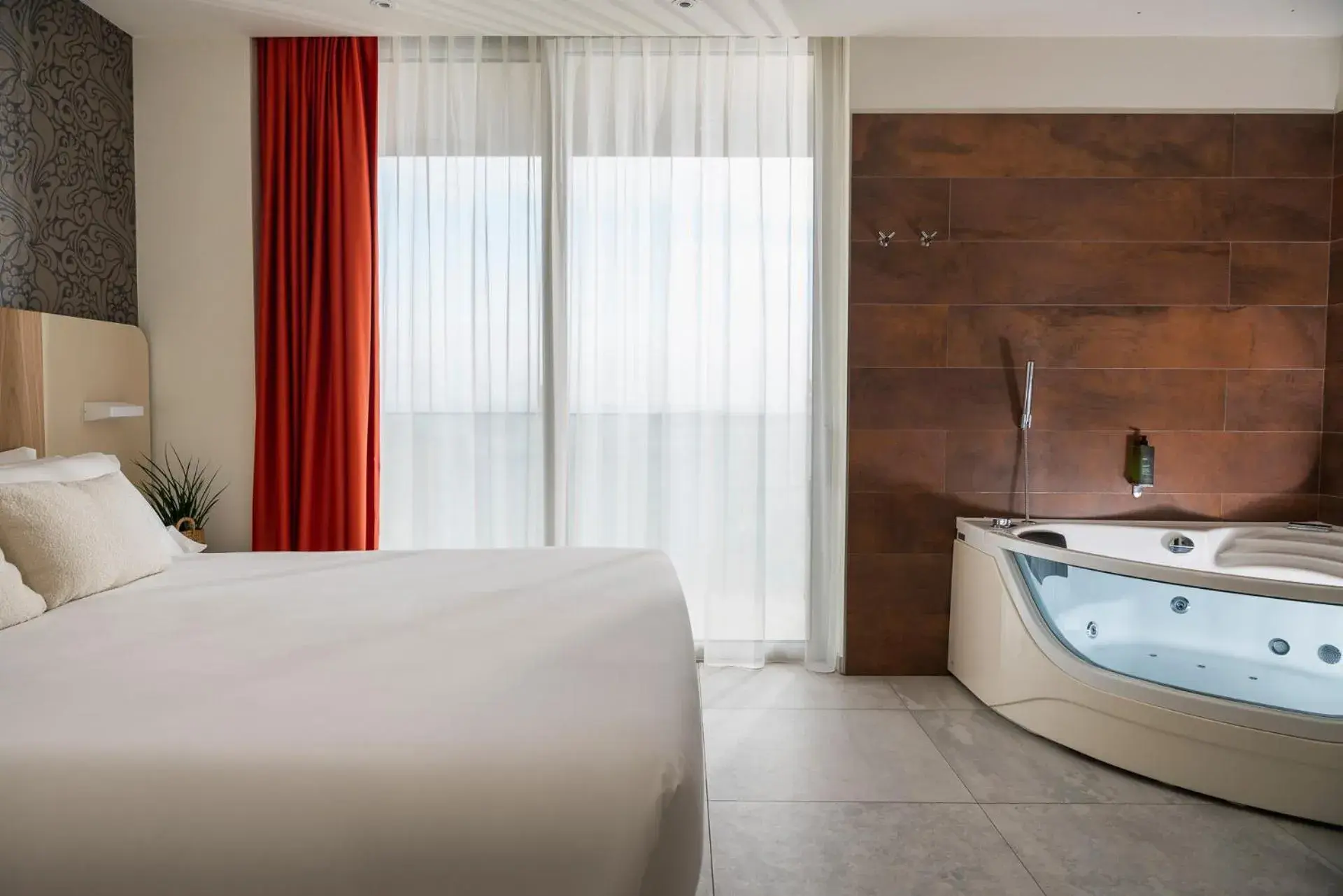 Hot Tub, Bed in Hotel Aria Hot Tub, Bed in Hotel Aria