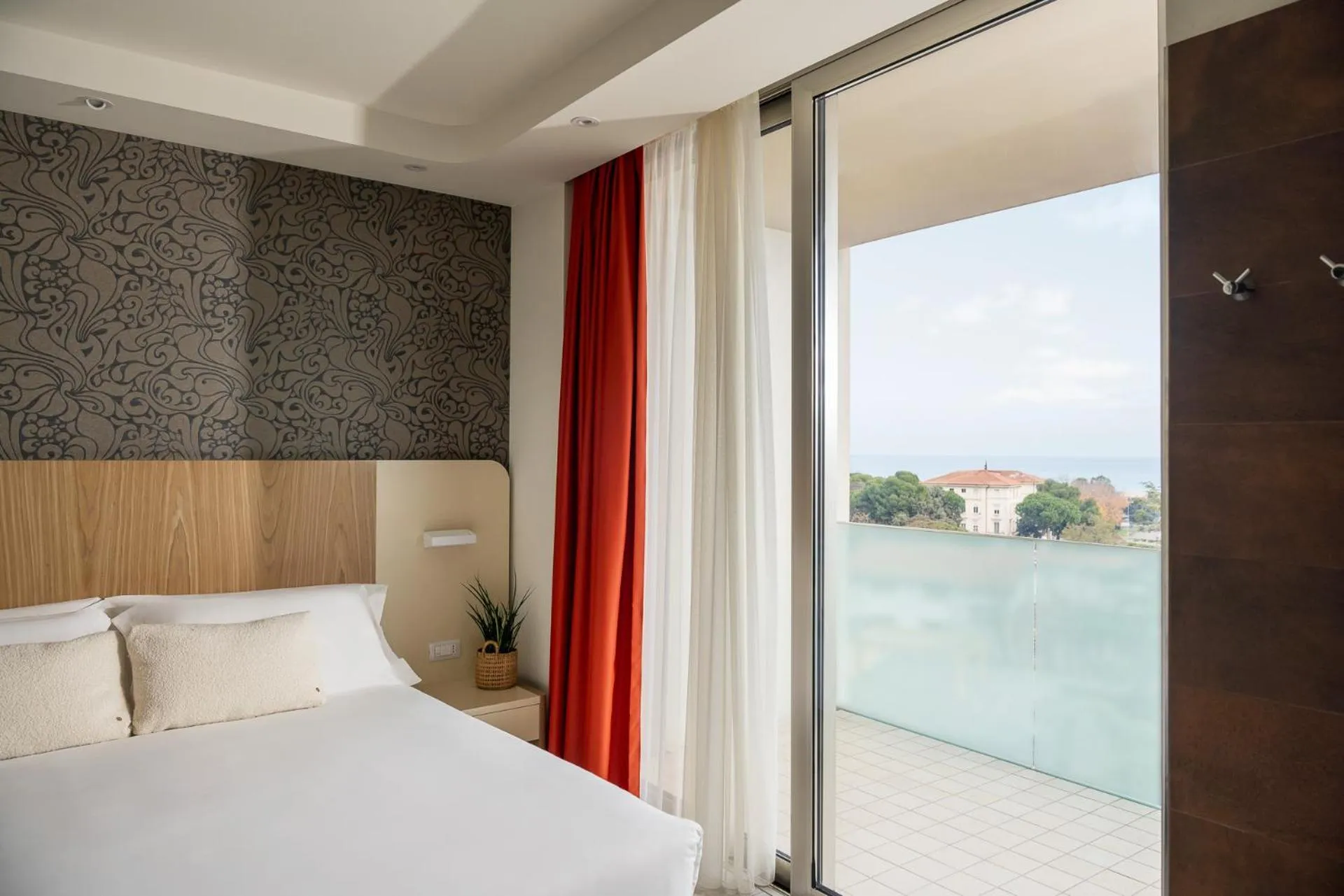 View (from property/room), Bed in Hotel Aria