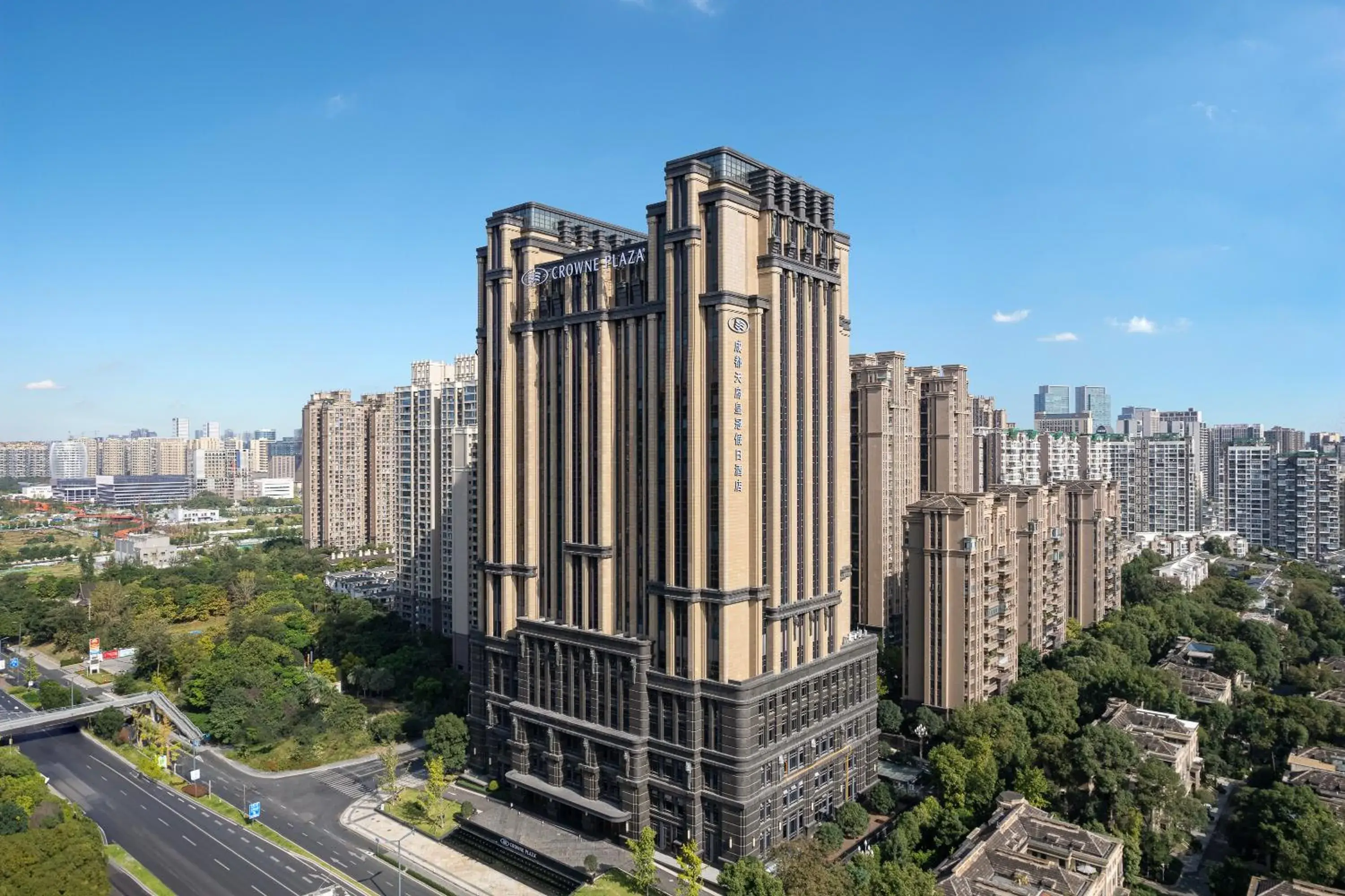 Property building in Crowne Plaza Chengdu Tianfu New Area by IHG Property building in Crowne Plaza Chengdu Tianfu New Area by IHG