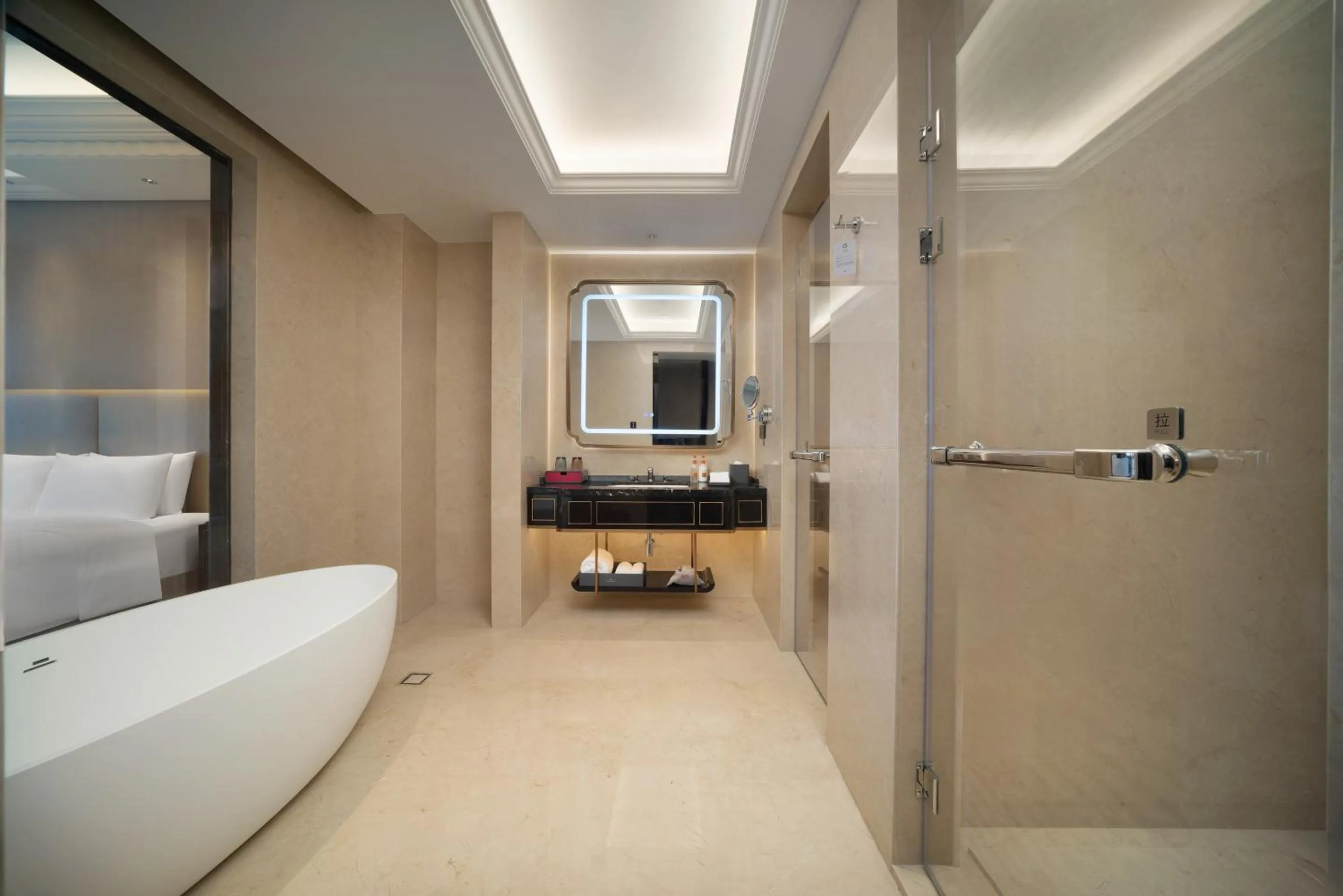 Shower in Crowne Plaza Chengdu Tianfu New Area by IHG