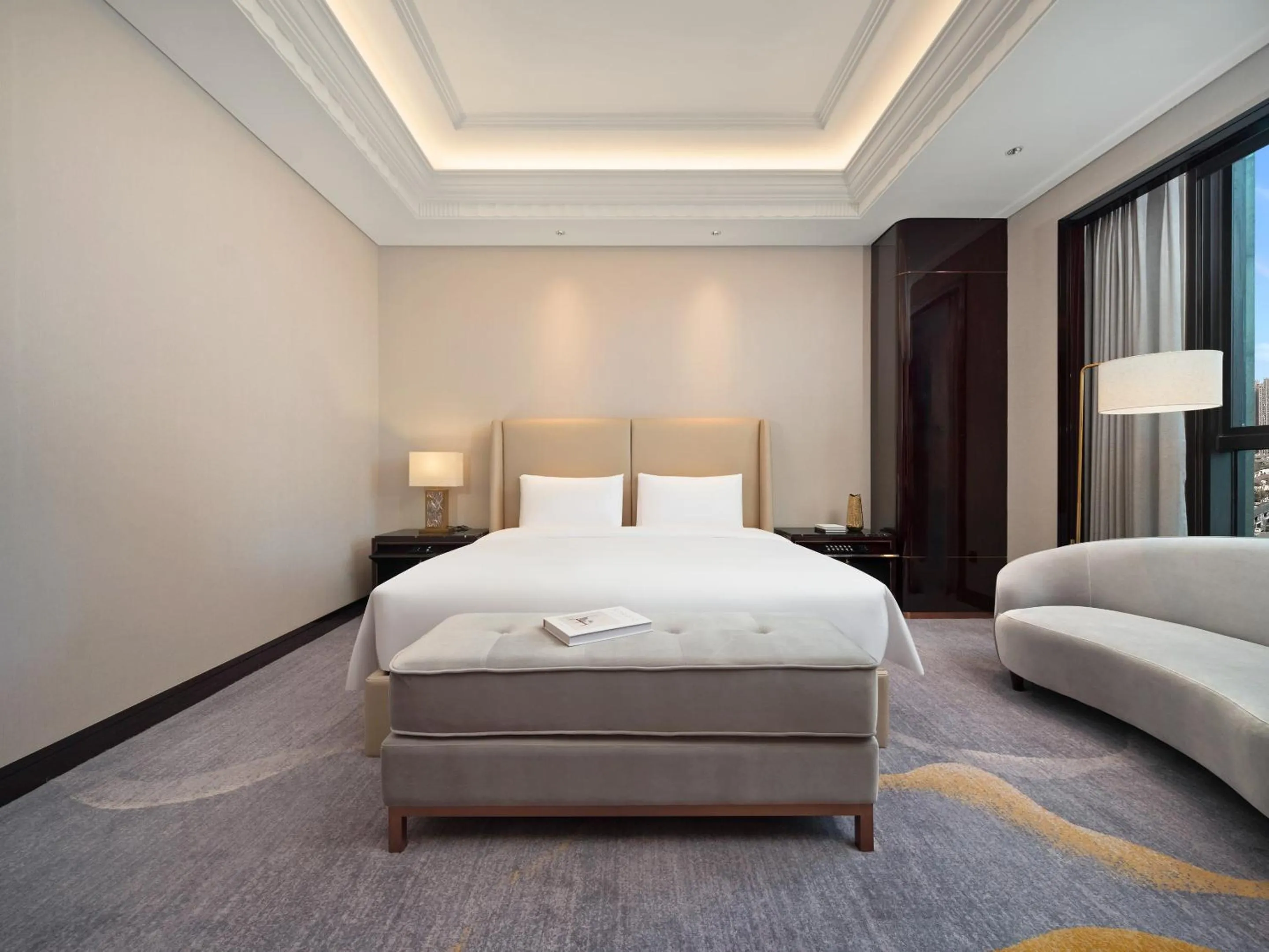 Bed in Crowne Plaza Chengdu Tianfu New Area by IHG