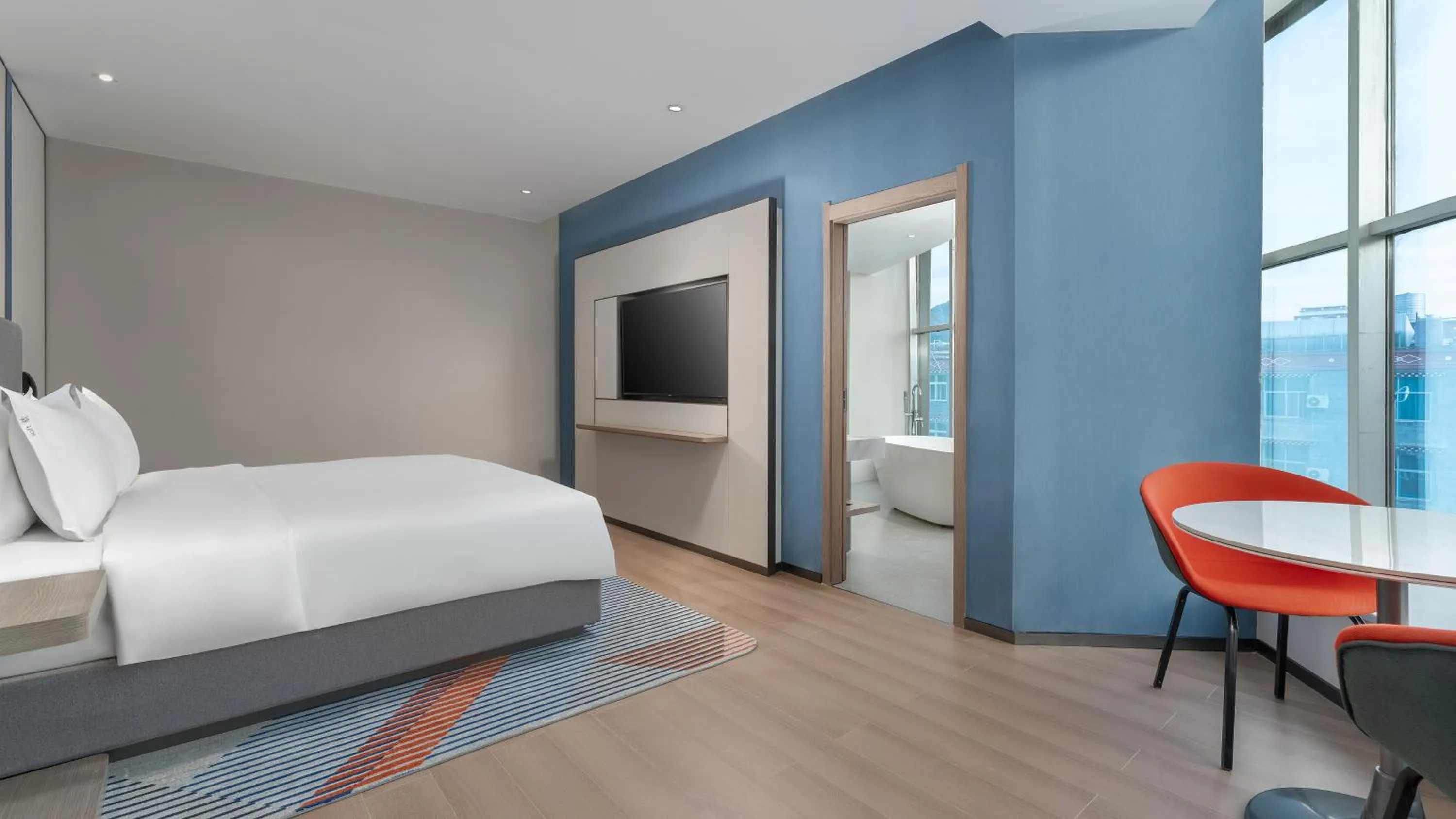 Photo of the whole room, Bed in Holiday Inn Express Shangri-La by IHG