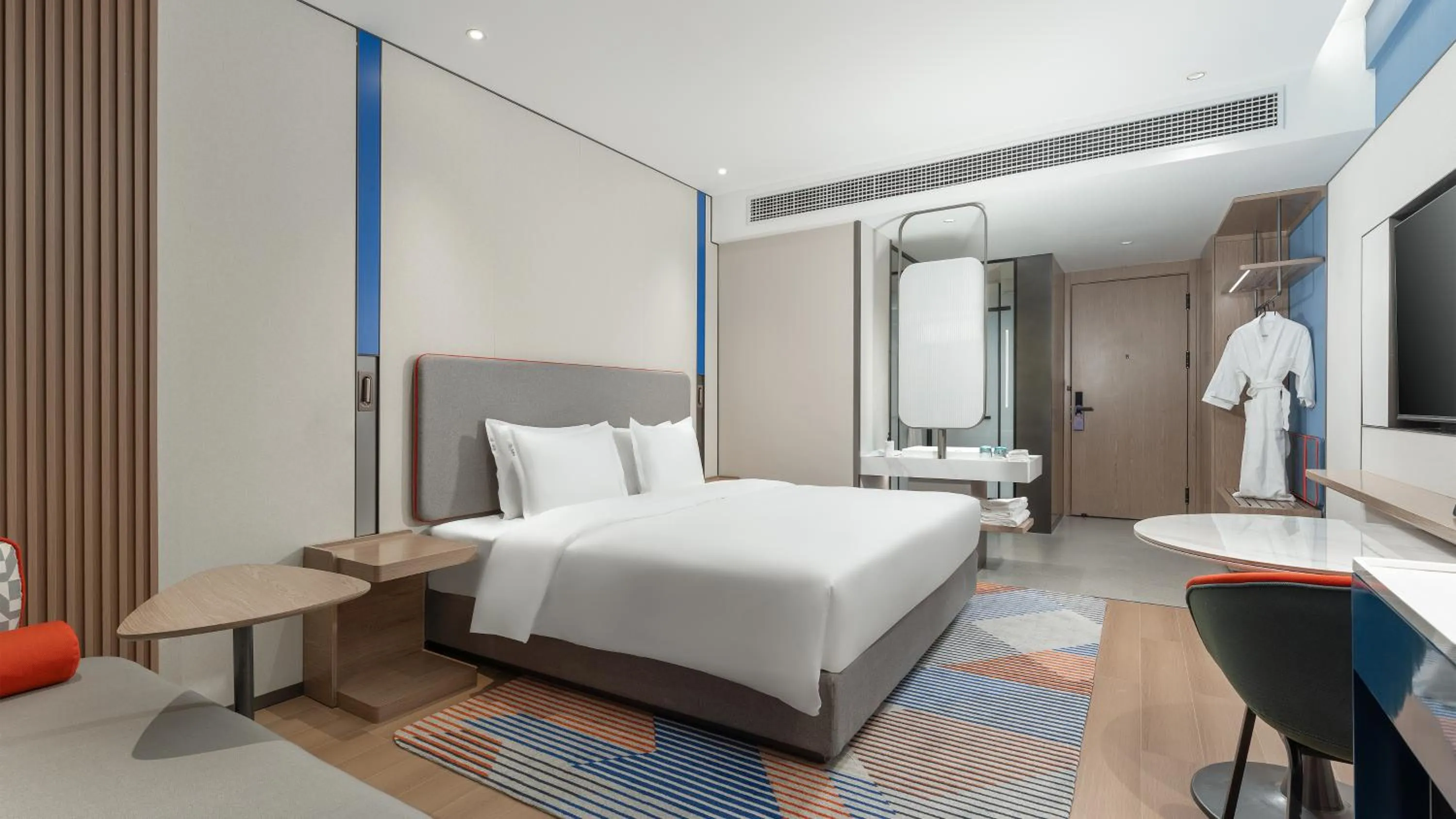 Photo of the whole room, Bed in Holiday Inn Express Shangri-La by IHG