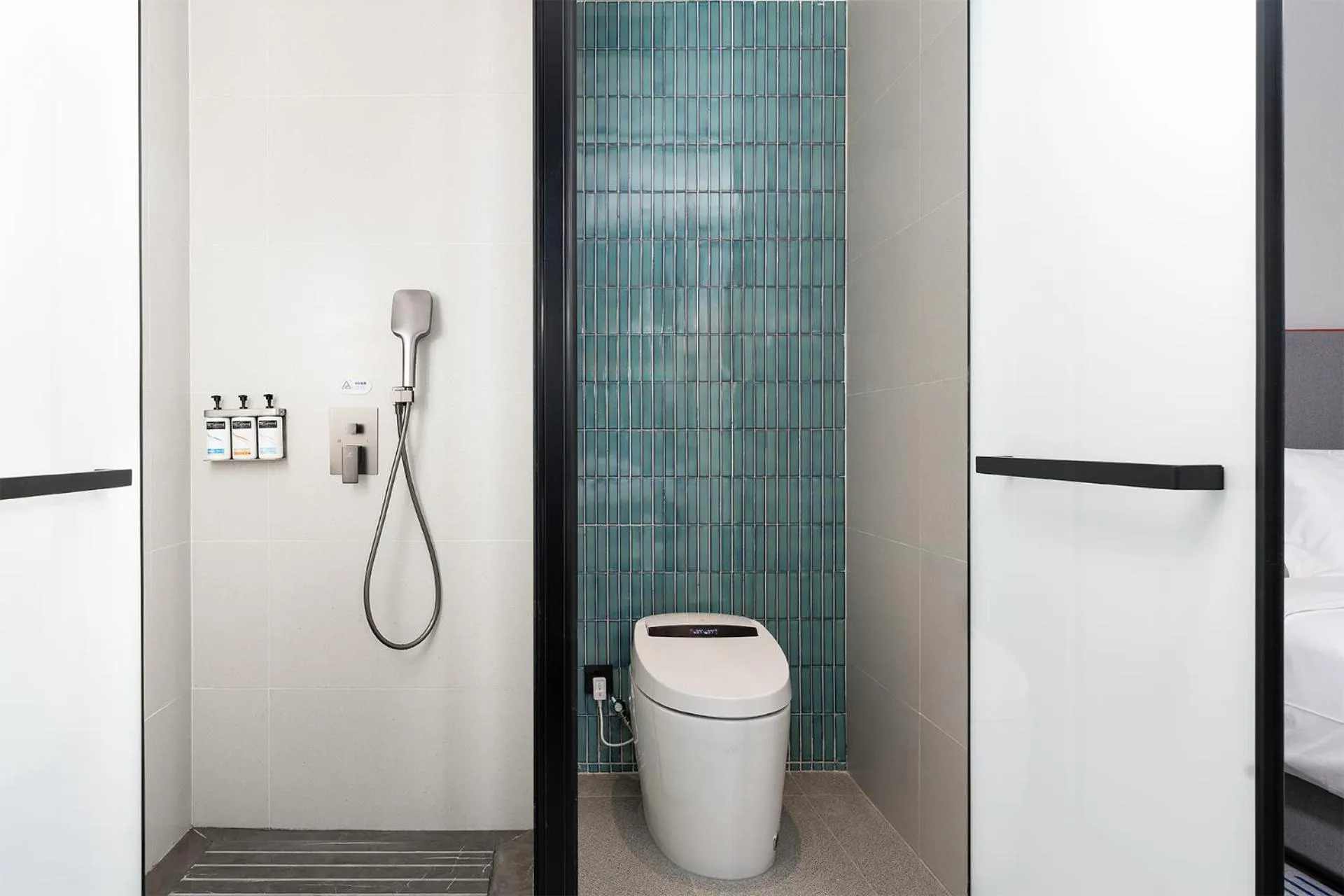 Toilet in Holiday Inn Express Shangri-La by IHG