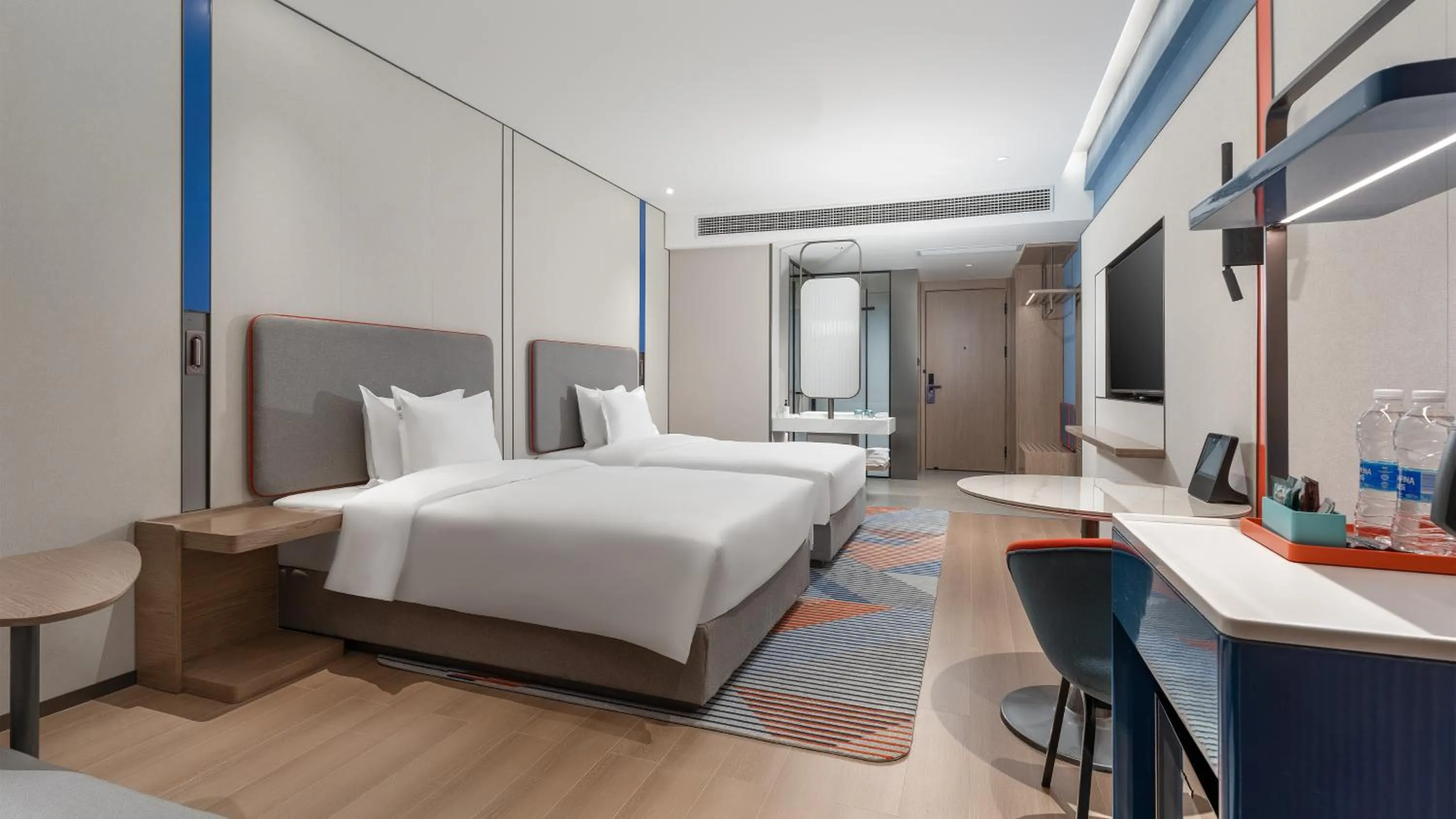 Photo of the whole room, Bed in Holiday Inn Express Shangri-La by IHG