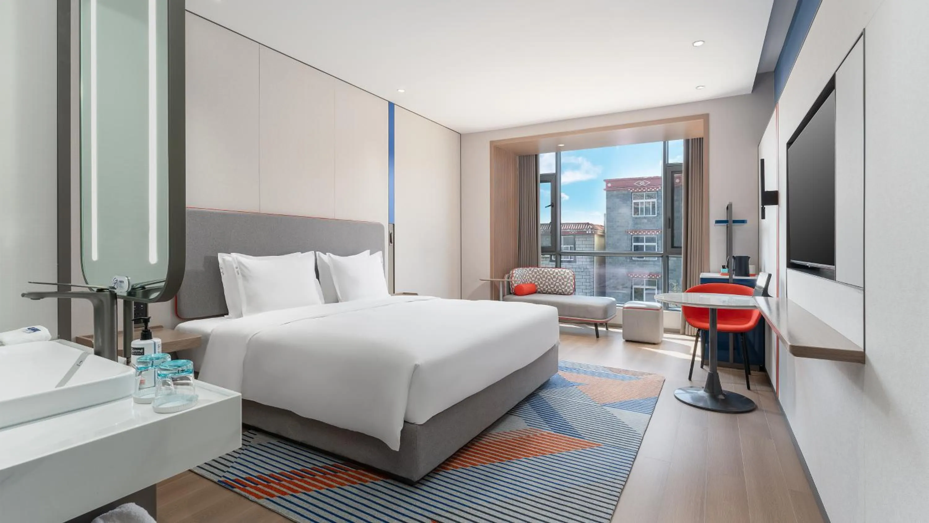 Photo of the whole room, Bed in Holiday Inn Express Shangri-La by IHG