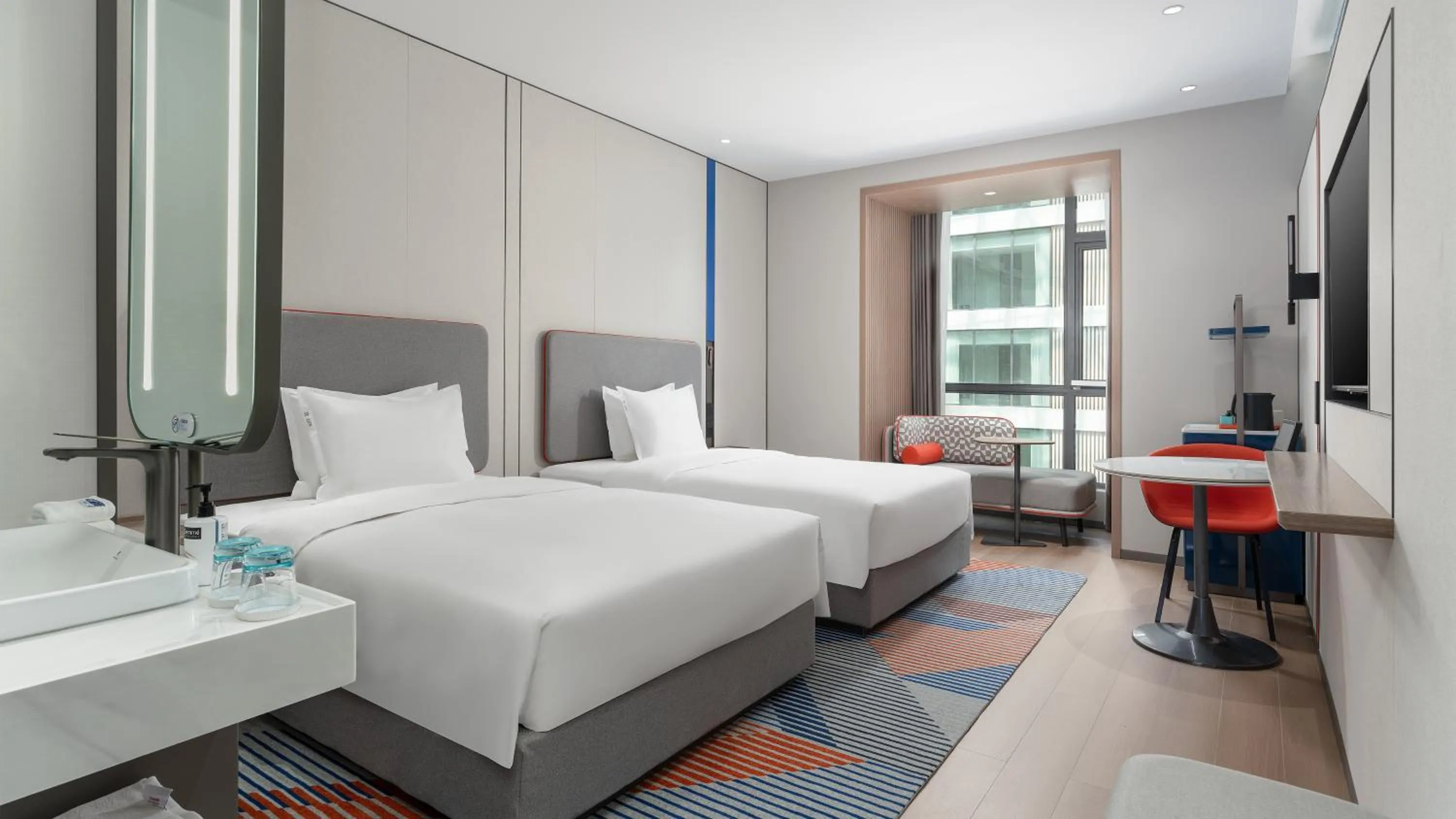 Photo of the whole room, Bed in Holiday Inn Express Shangri-La by IHG