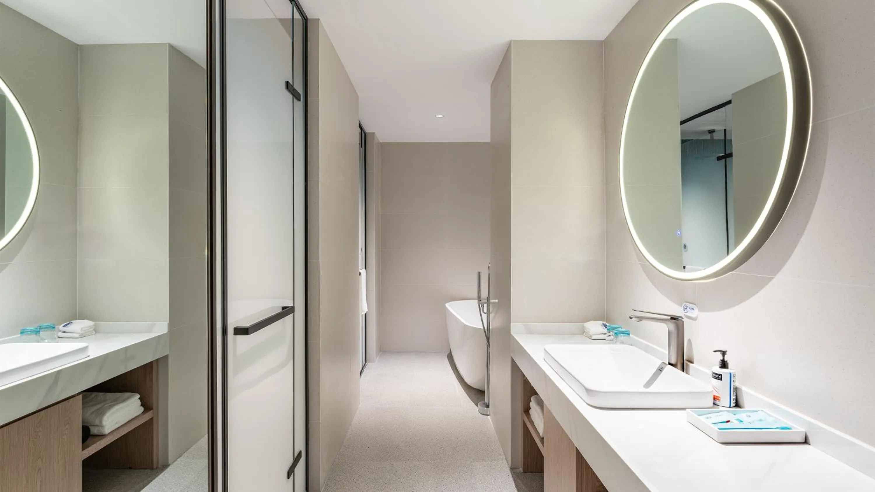 Toilet in Holiday Inn Express Shangri-La by IHG