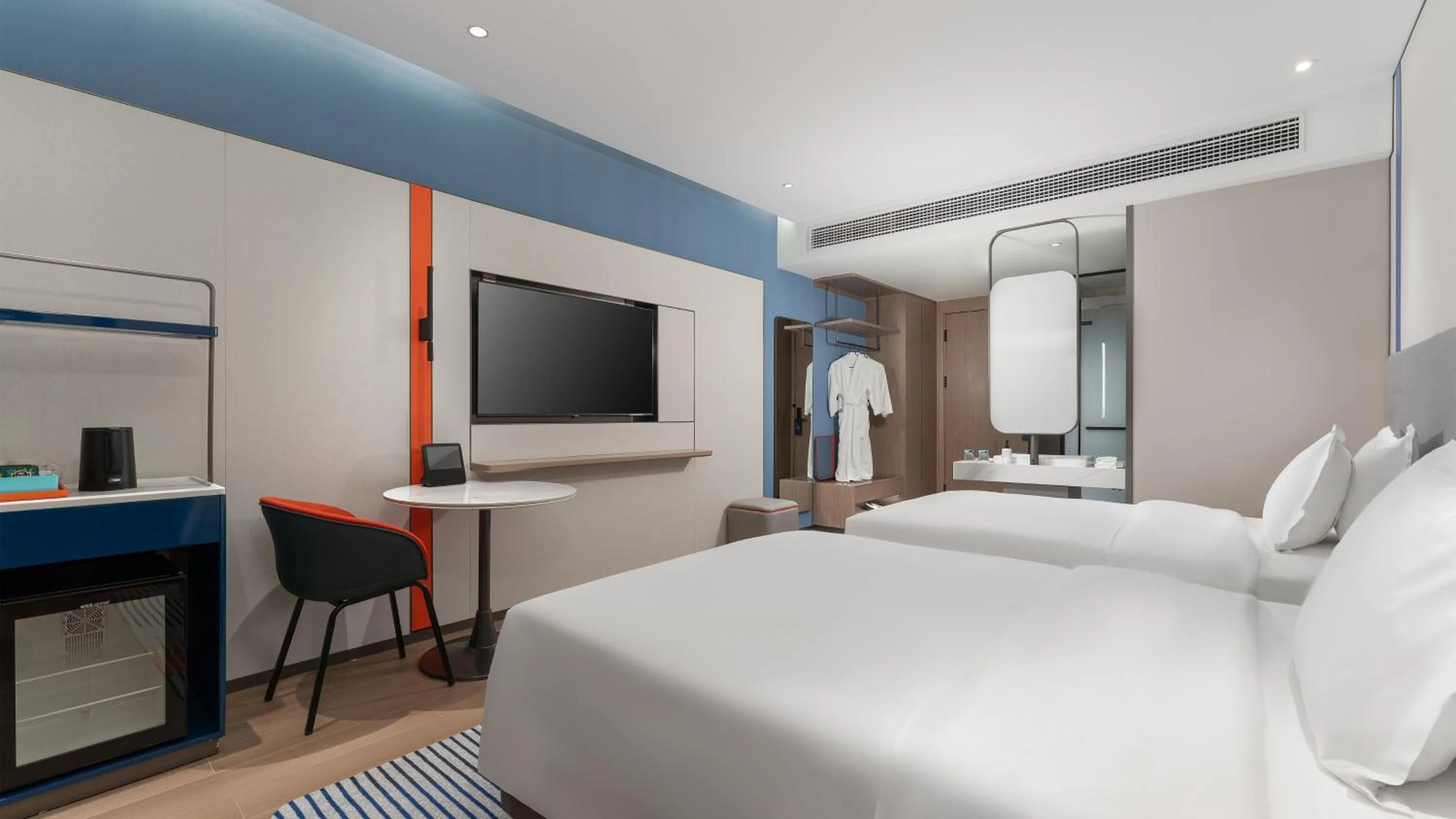 Photo of the whole room, Bed in Holiday Inn Express Shangri-La by IHG