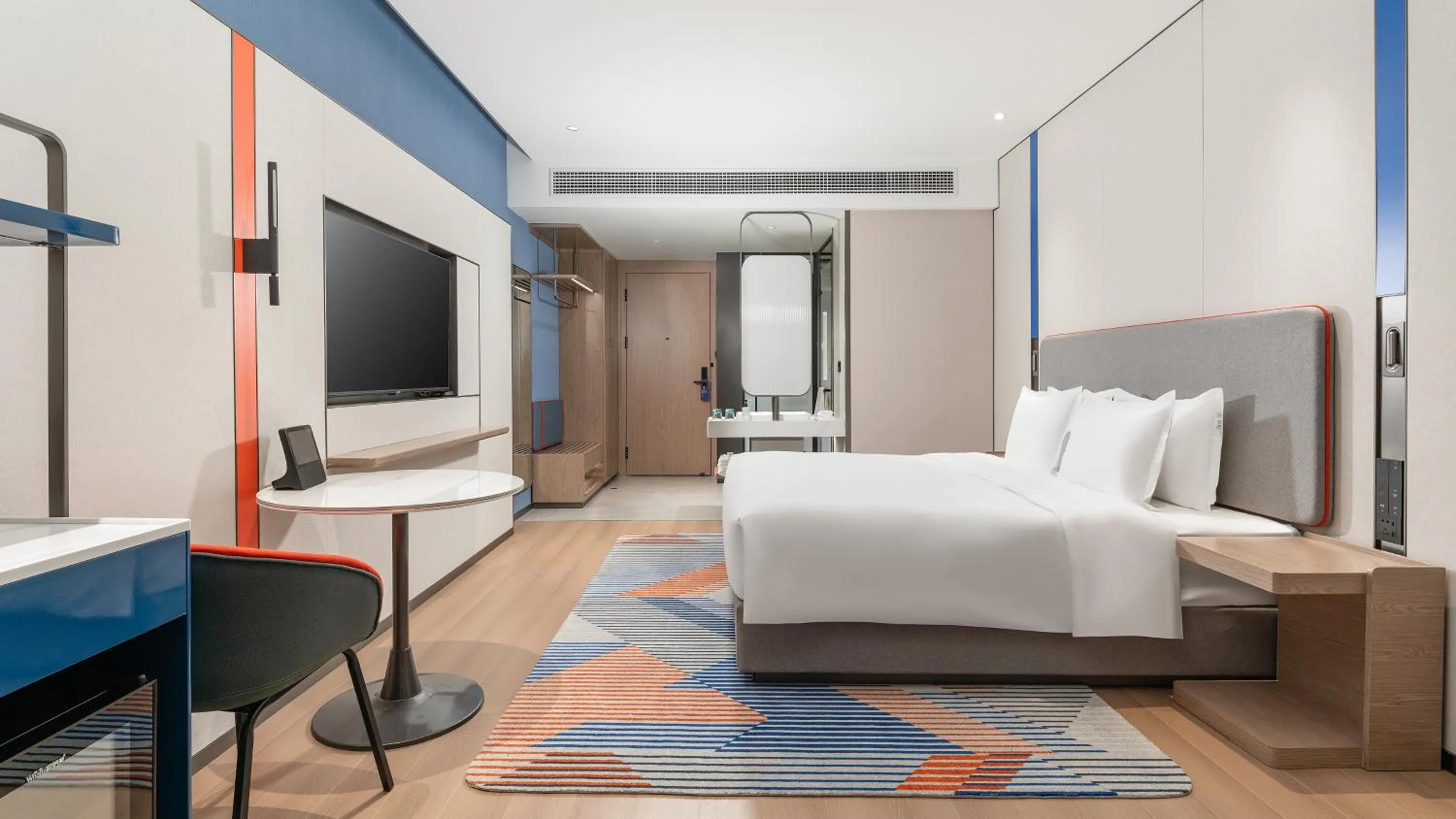 Photo of the whole room, Bed in Holiday Inn Express Shangri-La by IHG