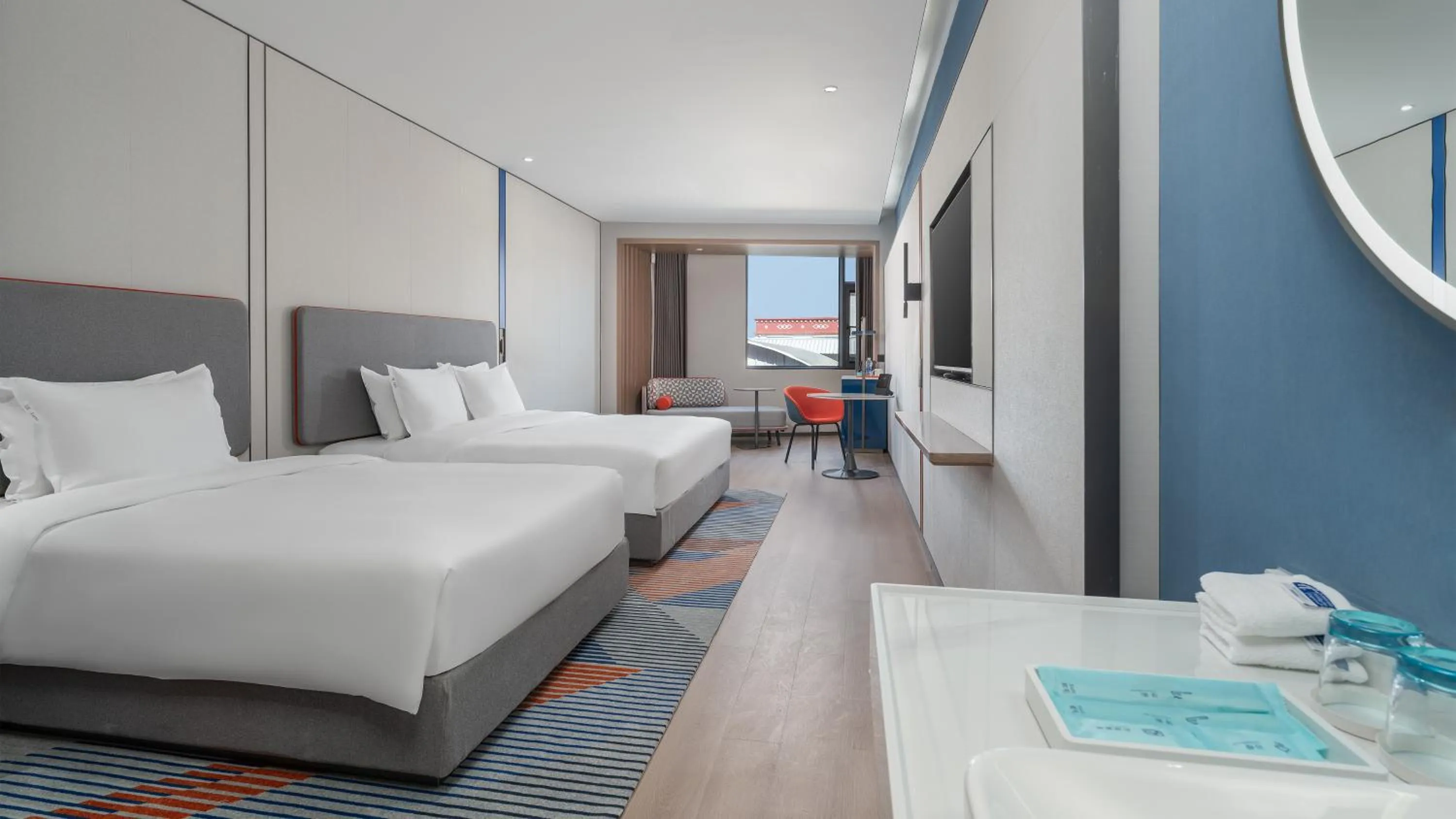 Photo of the whole room, Bed in Holiday Inn Express Shangri-La by IHG