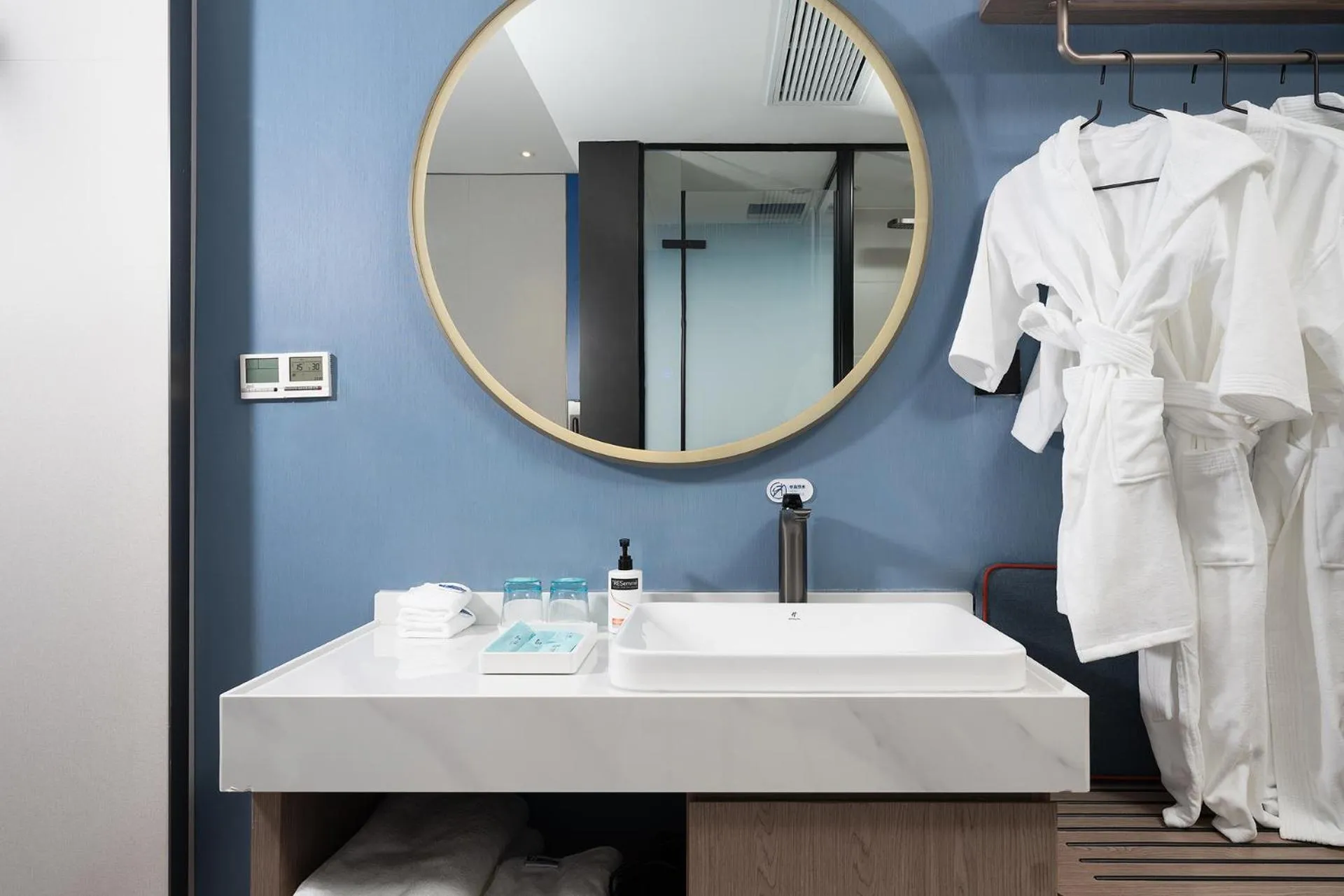 Toilet in Holiday Inn Express Shangri-La by IHG