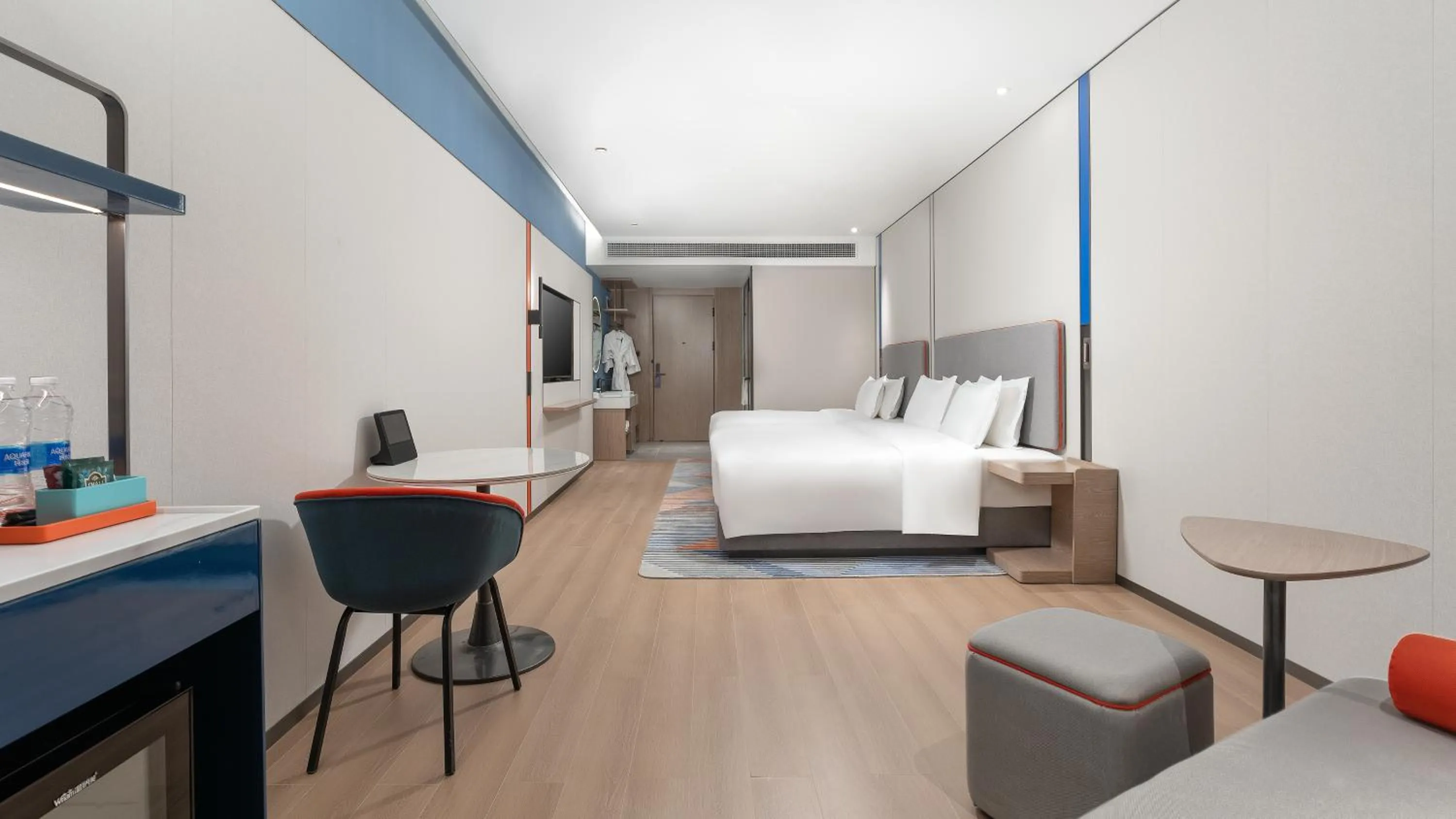 Photo of the whole room, Bed in Holiday Inn Express Shangri-La by IHG