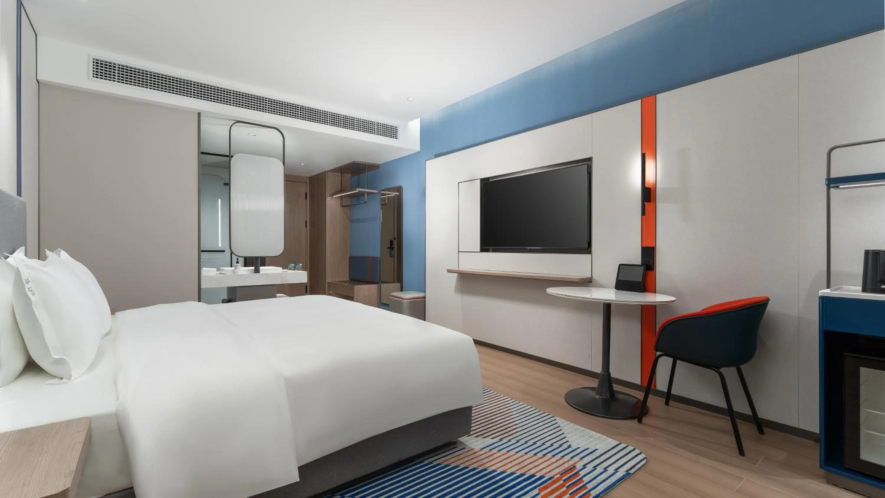 Photo of the whole room, Bed in Holiday Inn Express Shangri-La by IHG