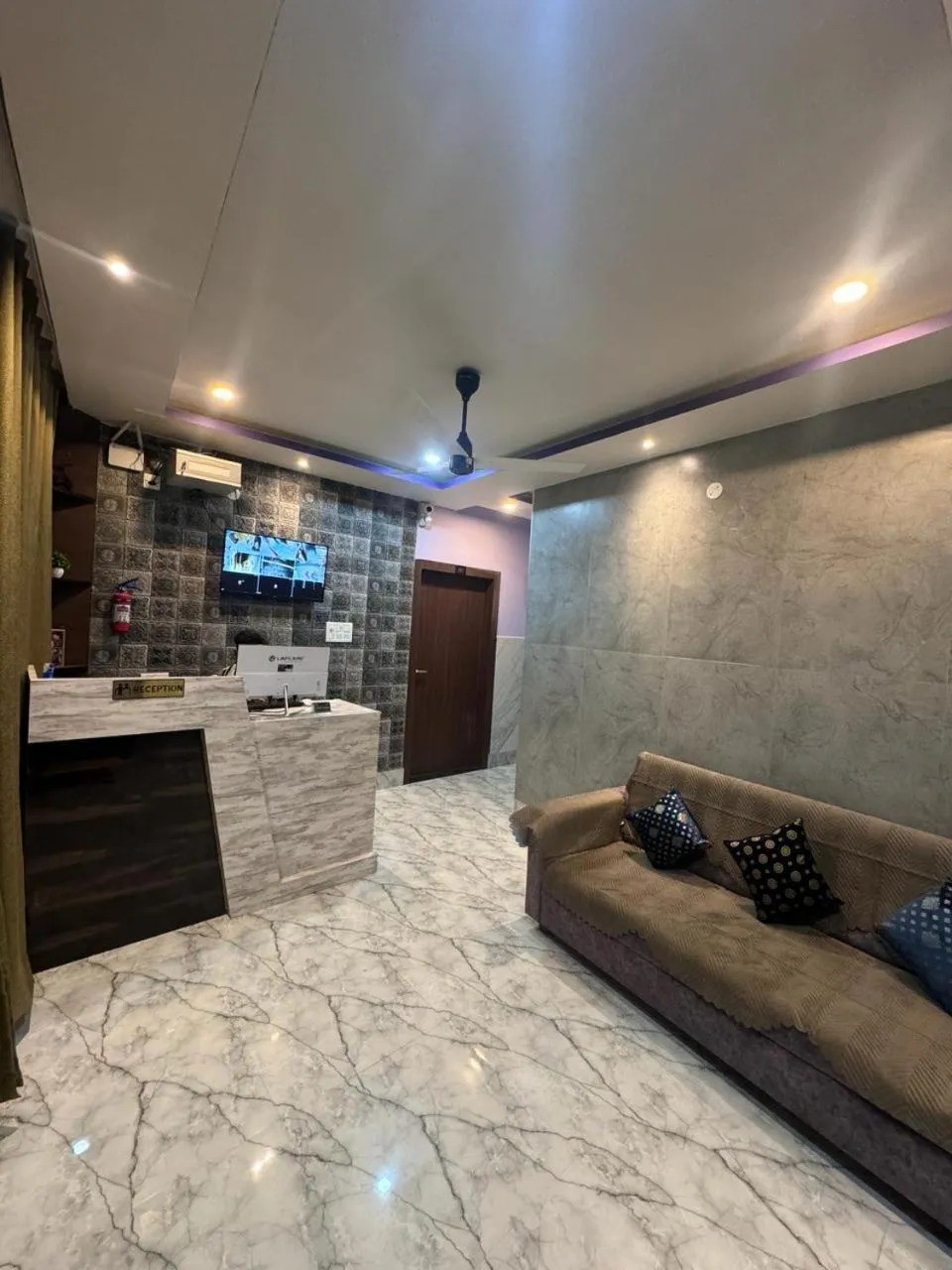 Lobby or reception in HOTEL AARNA