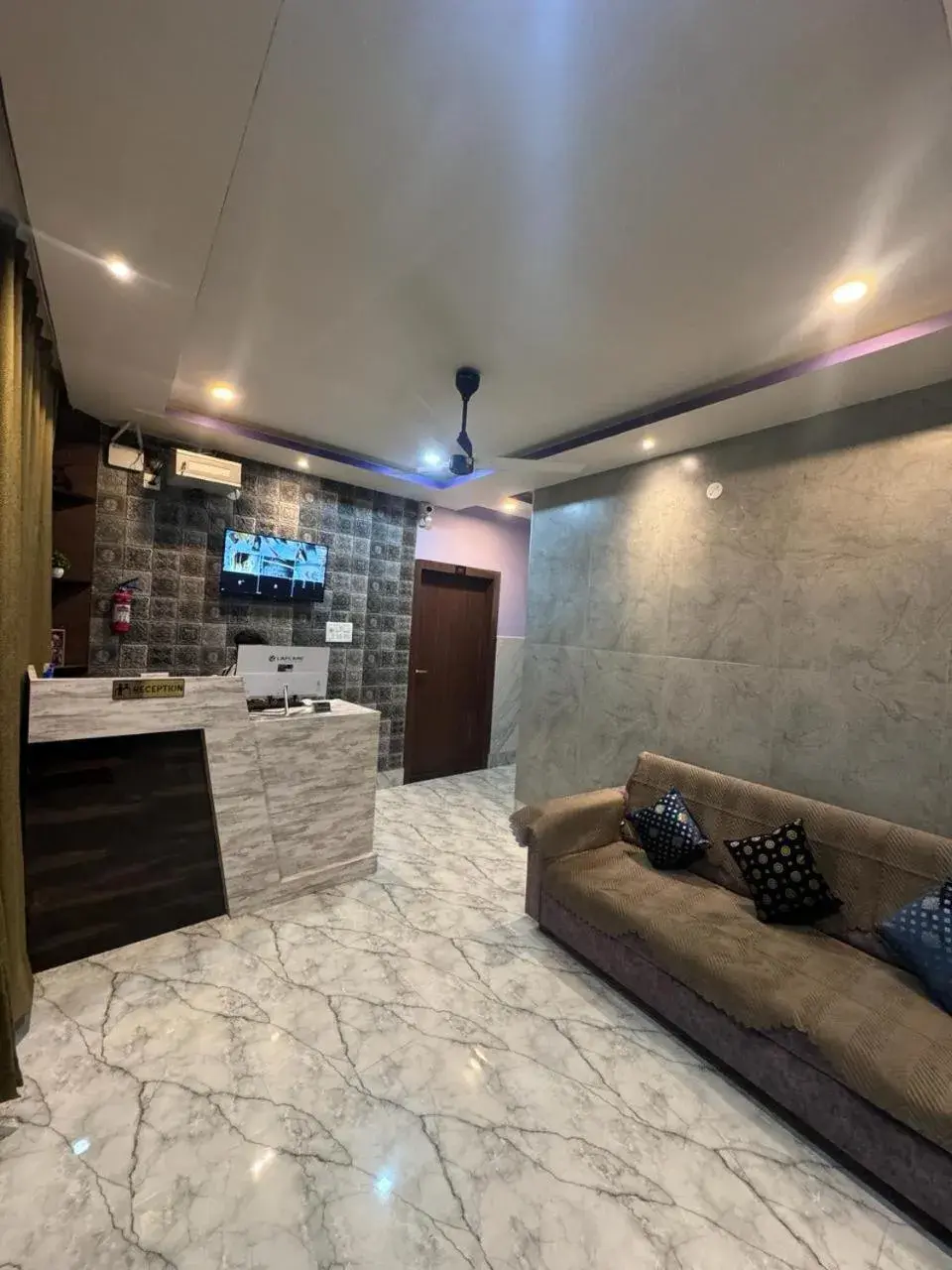 Lobby or reception in HOTEL AARNA Lobby or reception in HOTEL AARNA