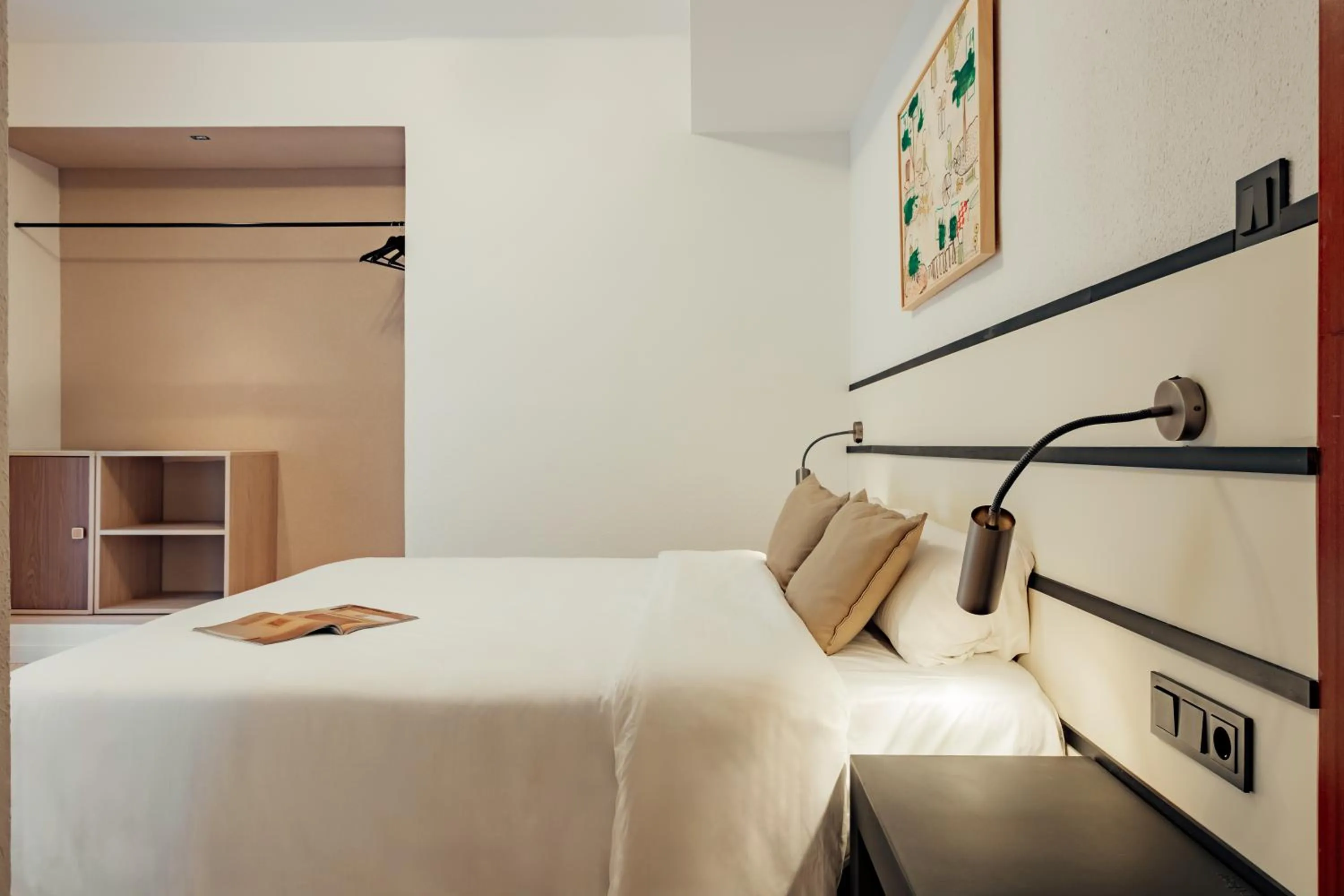 Bed in Hotel Robson - Smart Hotel