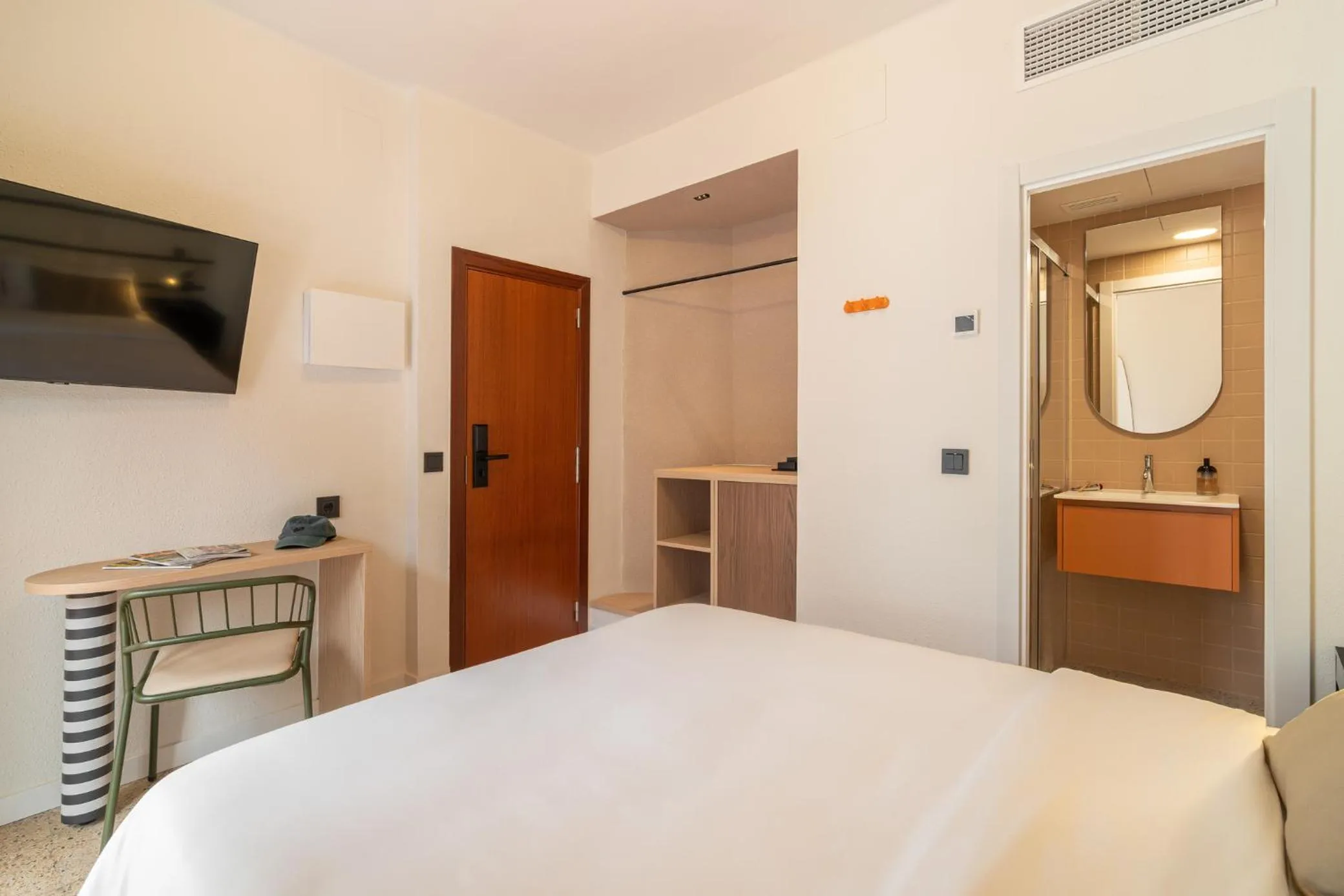 Bedroom, Bed in Hotel Robson - Smart Hotel