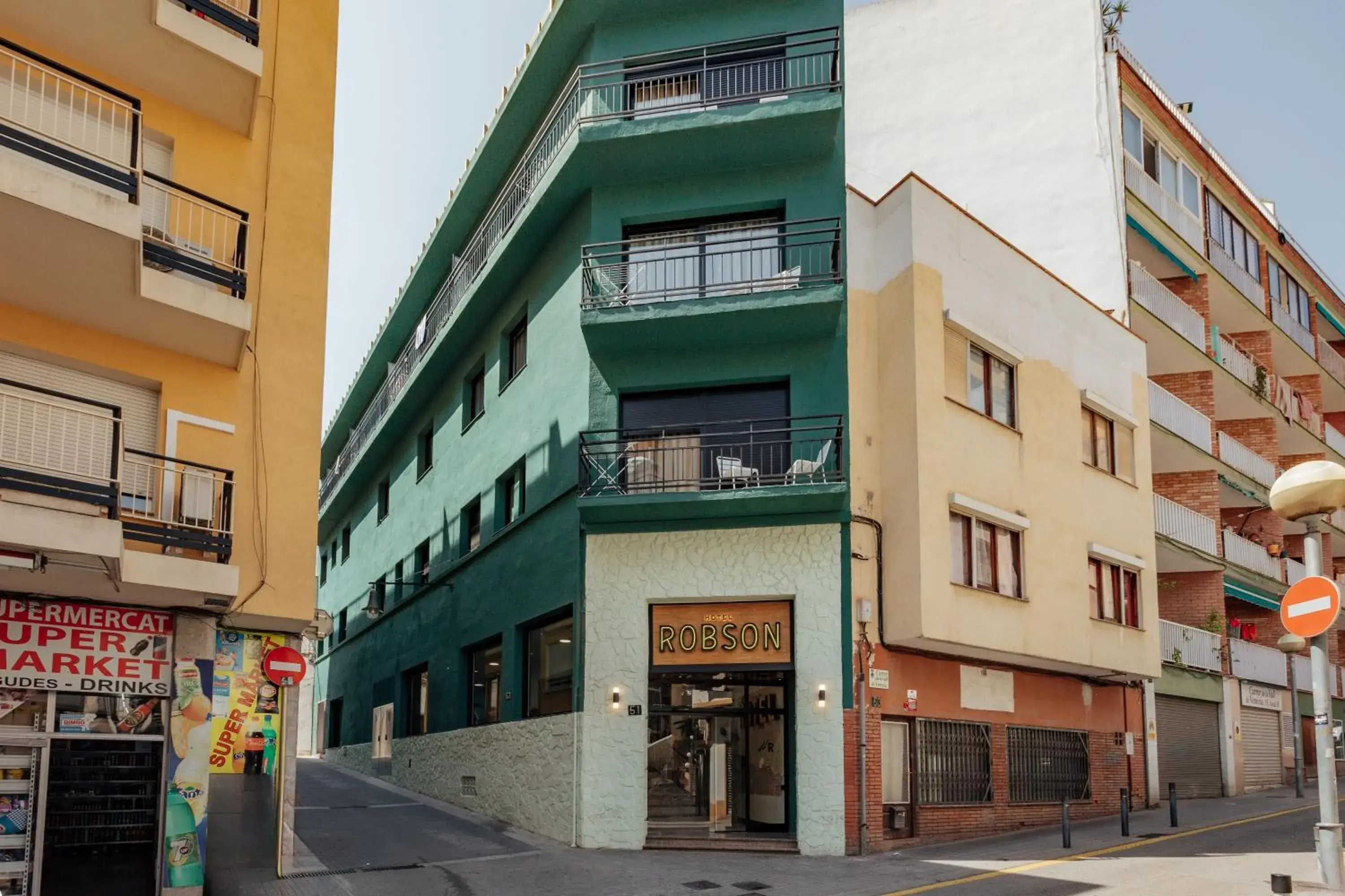 Facade/entrance in Hotel Robson - Smart Hotel Facade/entrance in Hotel Robson - Smart Hotel