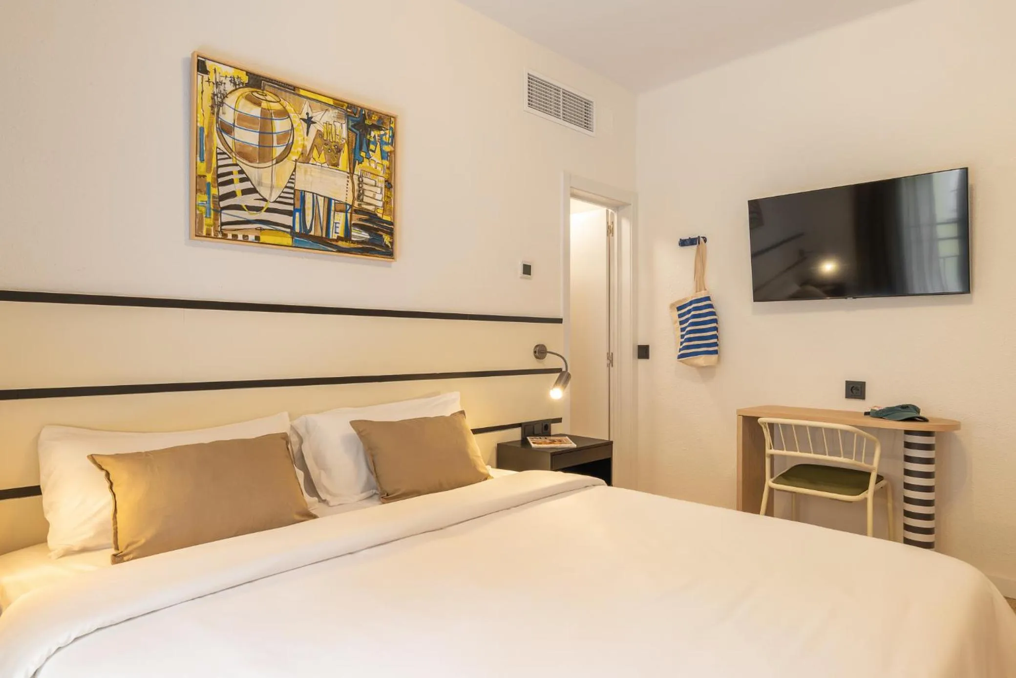 Bedroom, Bed in Hotel Robson - Smart Hotel