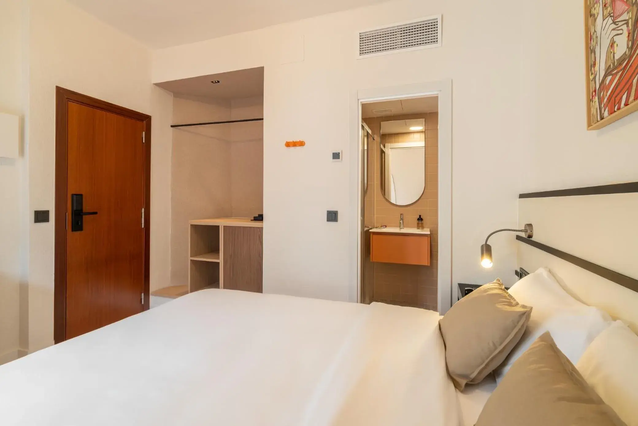 Bedroom, Bed in Hotel Robson - Smart Hotel Bedroom, Bed in Hotel Robson - Smart Hotel