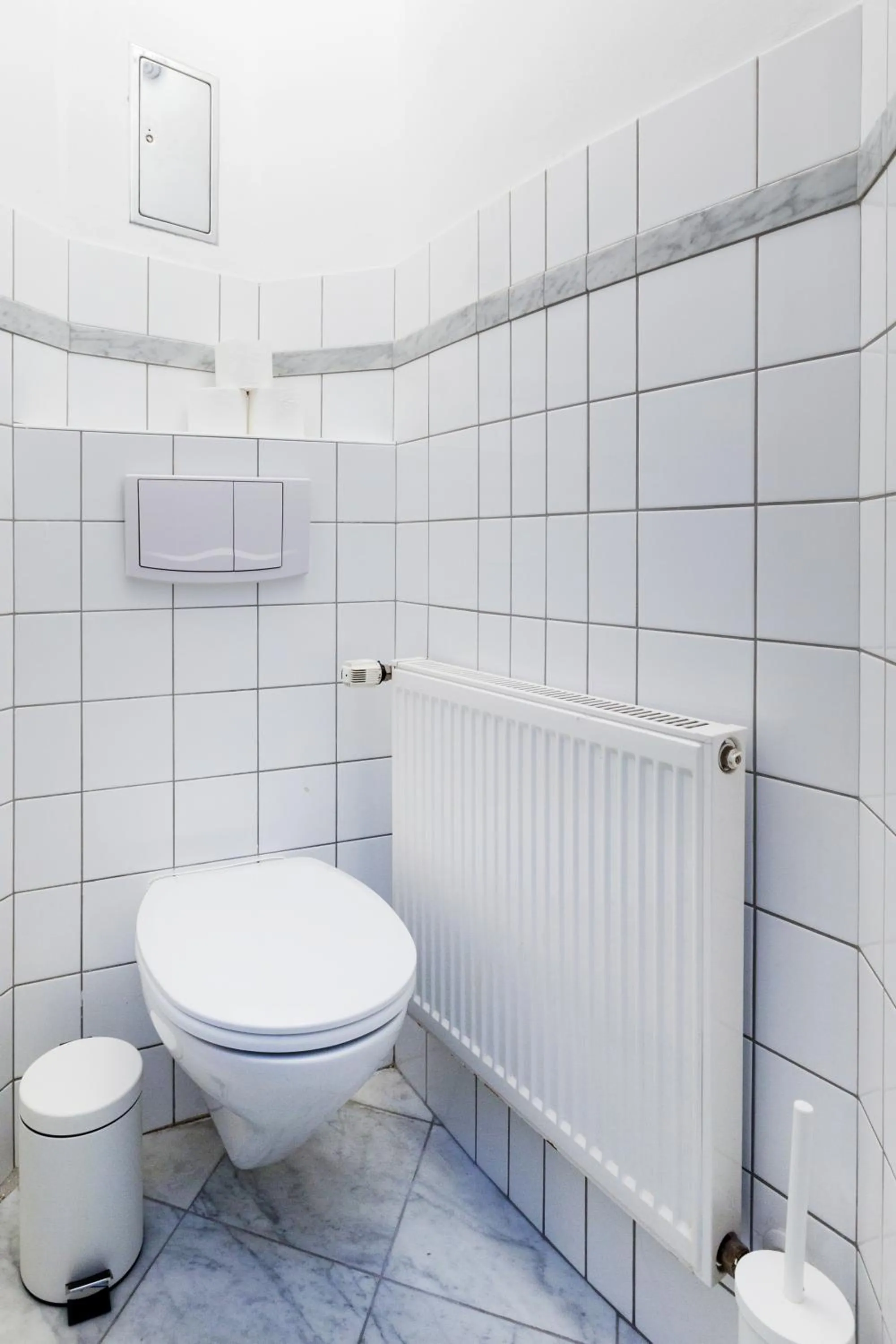 Toilet in HeyMi Apartments Oper
