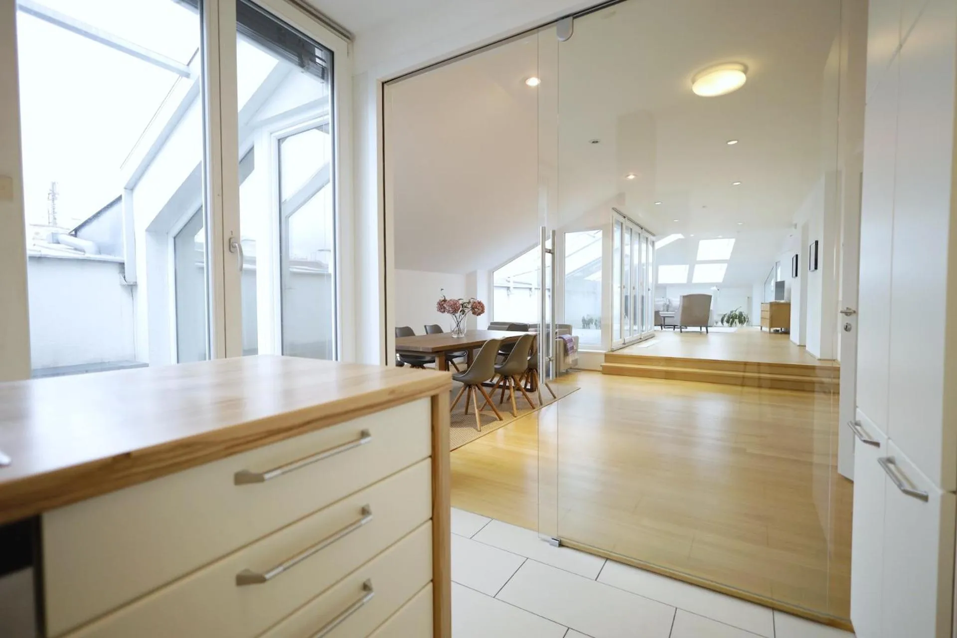 Dining area in HeyMi Apartments Oper