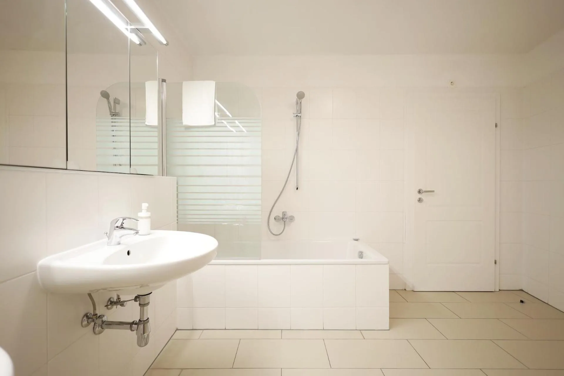 Bathroom in HeyMi Apartments Oper