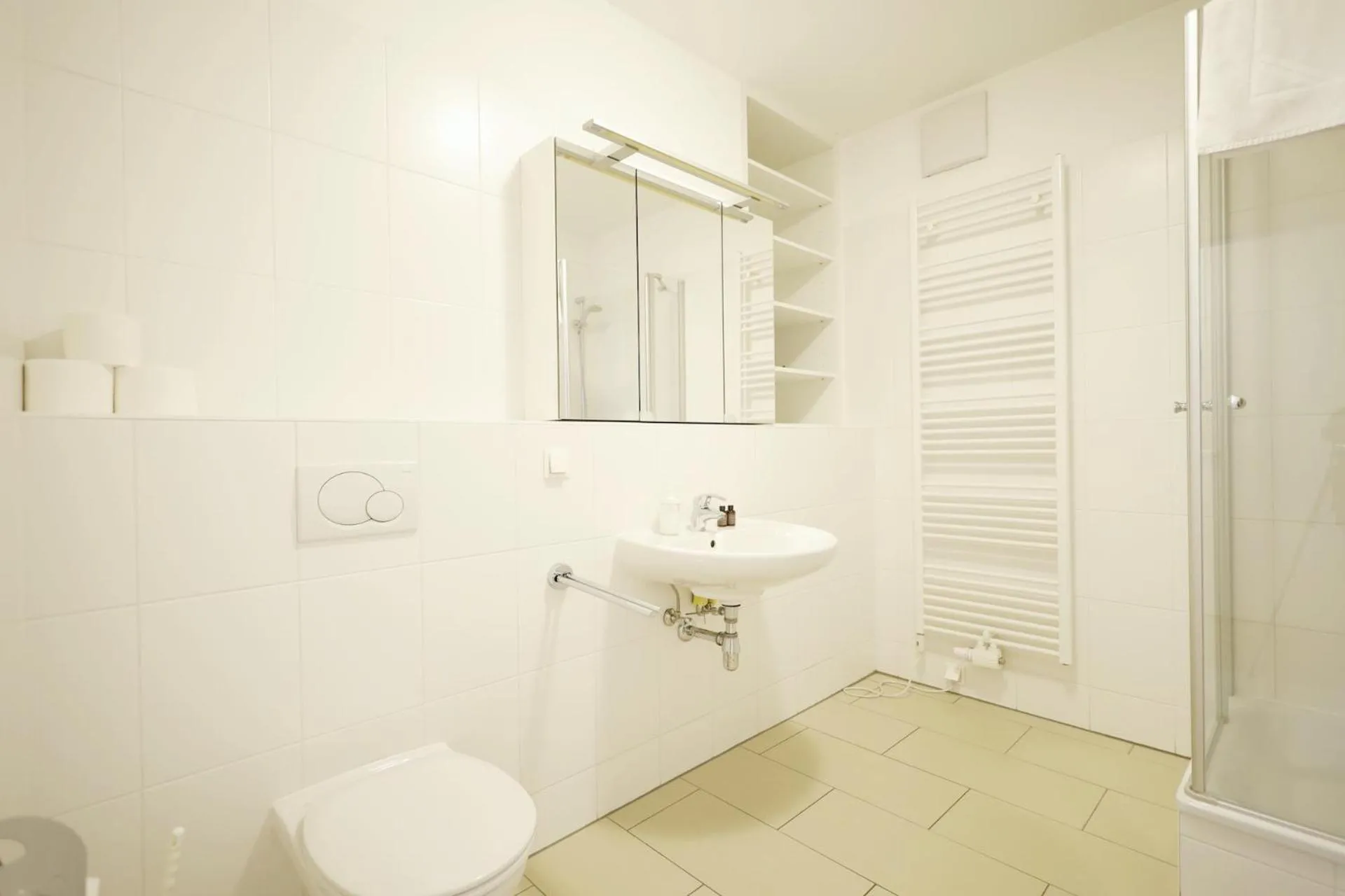 Bathroom in HeyMi Apartments Oper