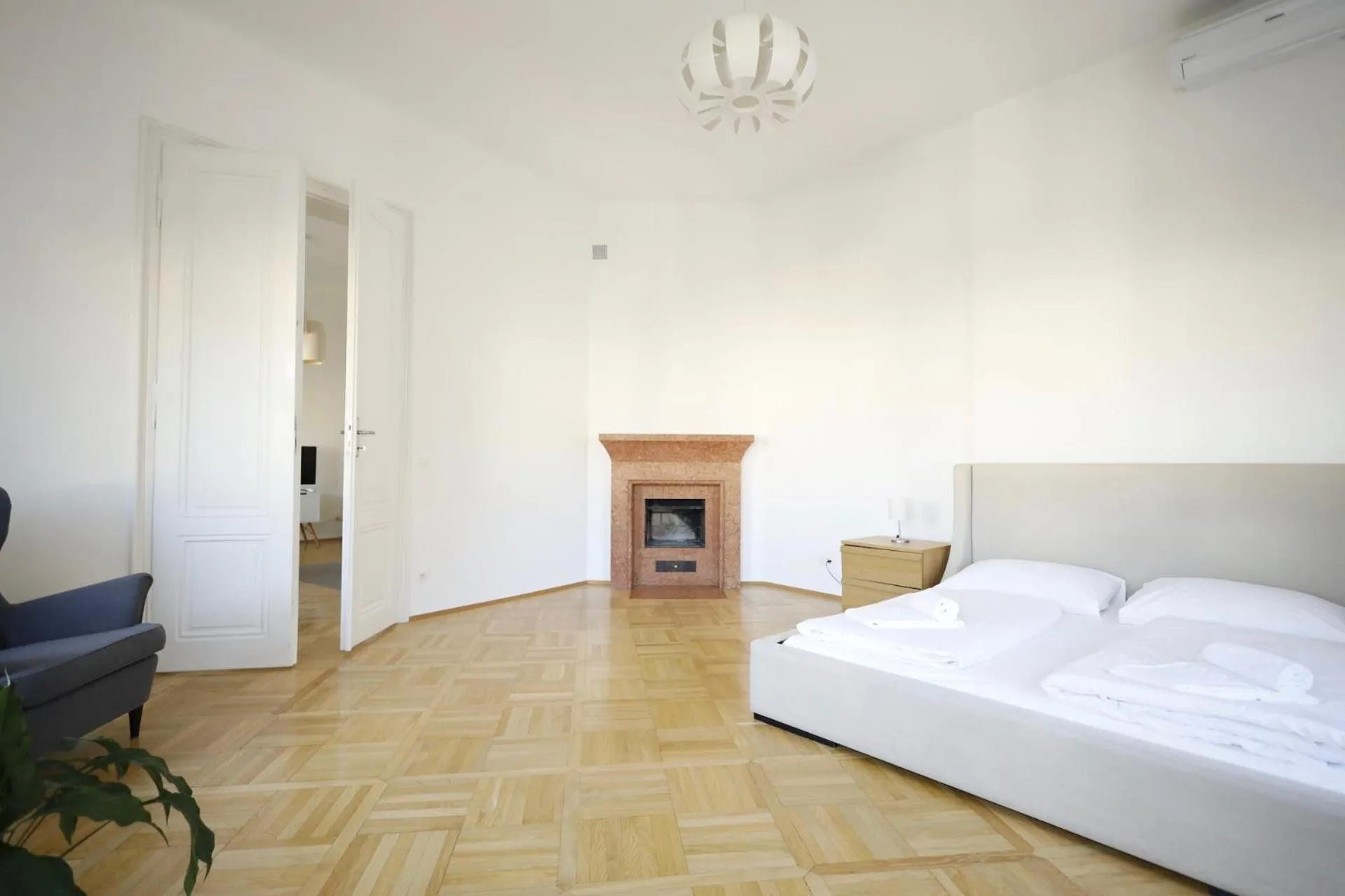 Bedroom, Bed in HeyMi Apartments Oper