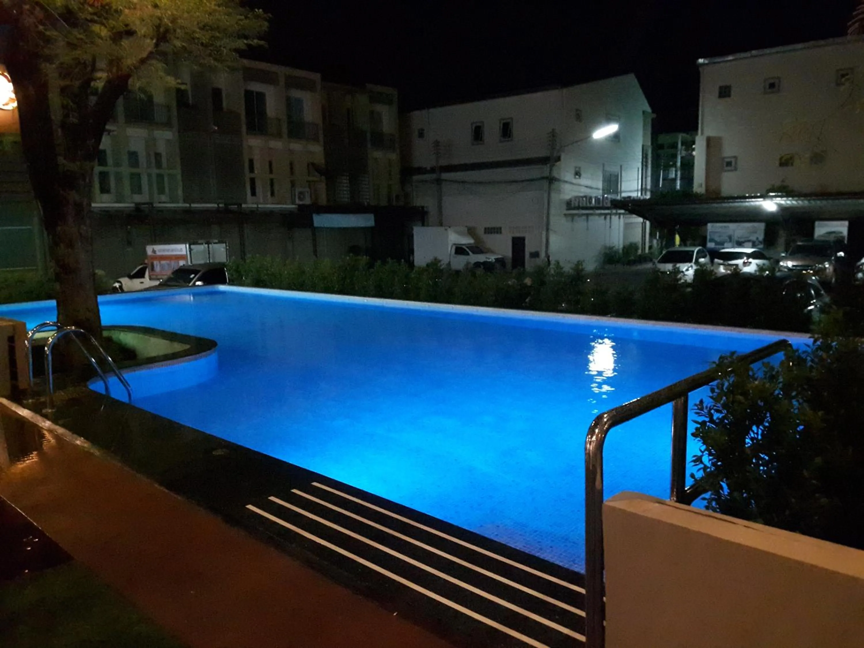 Property building in Romyen Garden Place