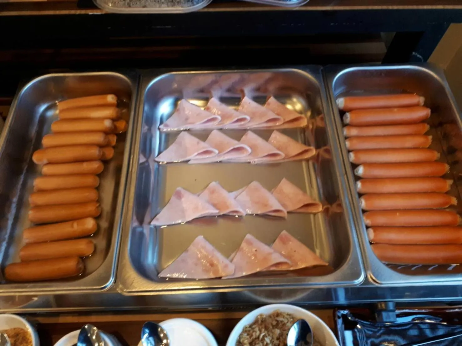 Buffet breakfast in Romyen Garden Place