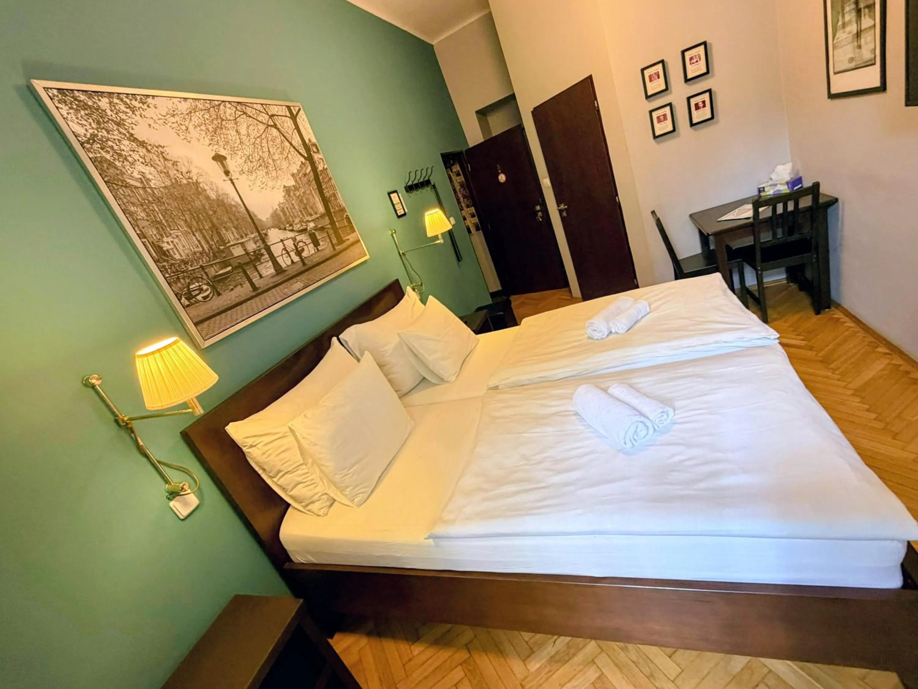 Bedroom, Bed in Central Station Studios